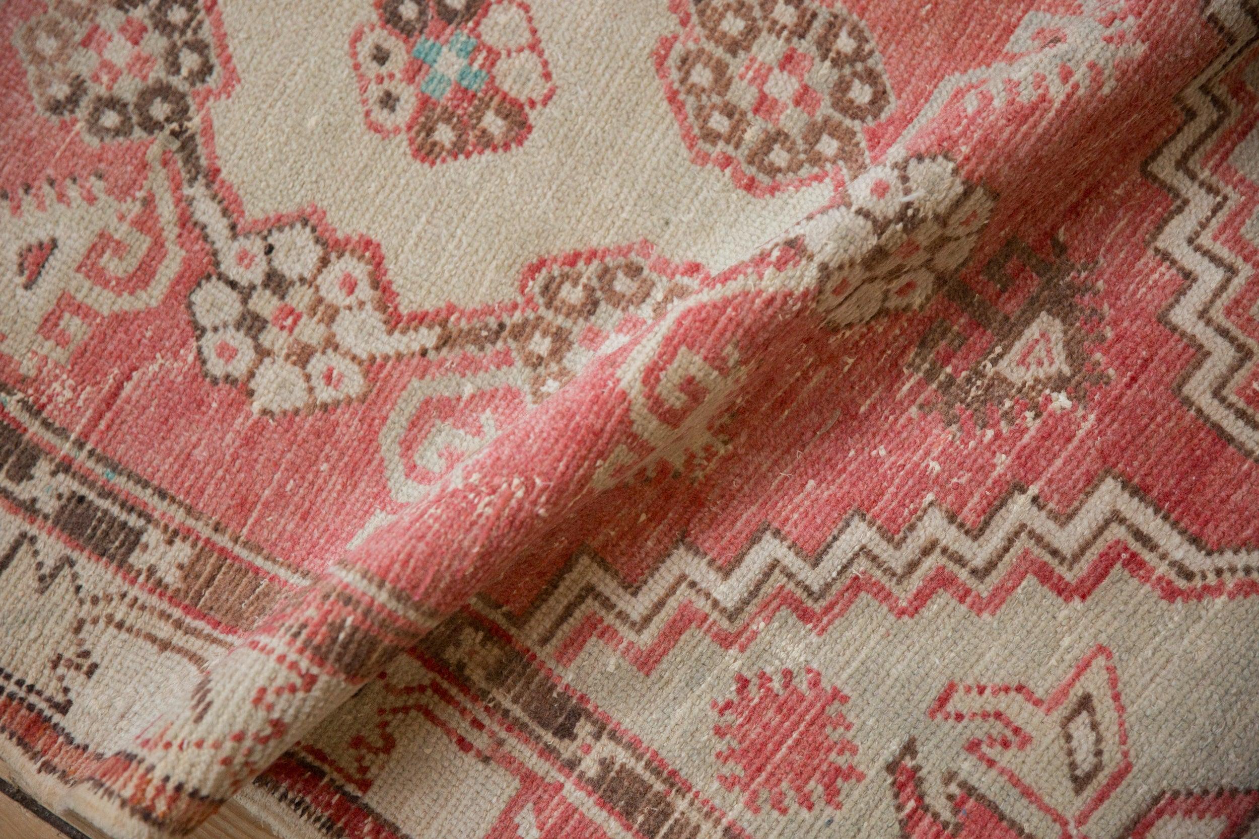 Vintage Distressed Oushak Teppich Läufer (Handgeknüpft) im Angebot