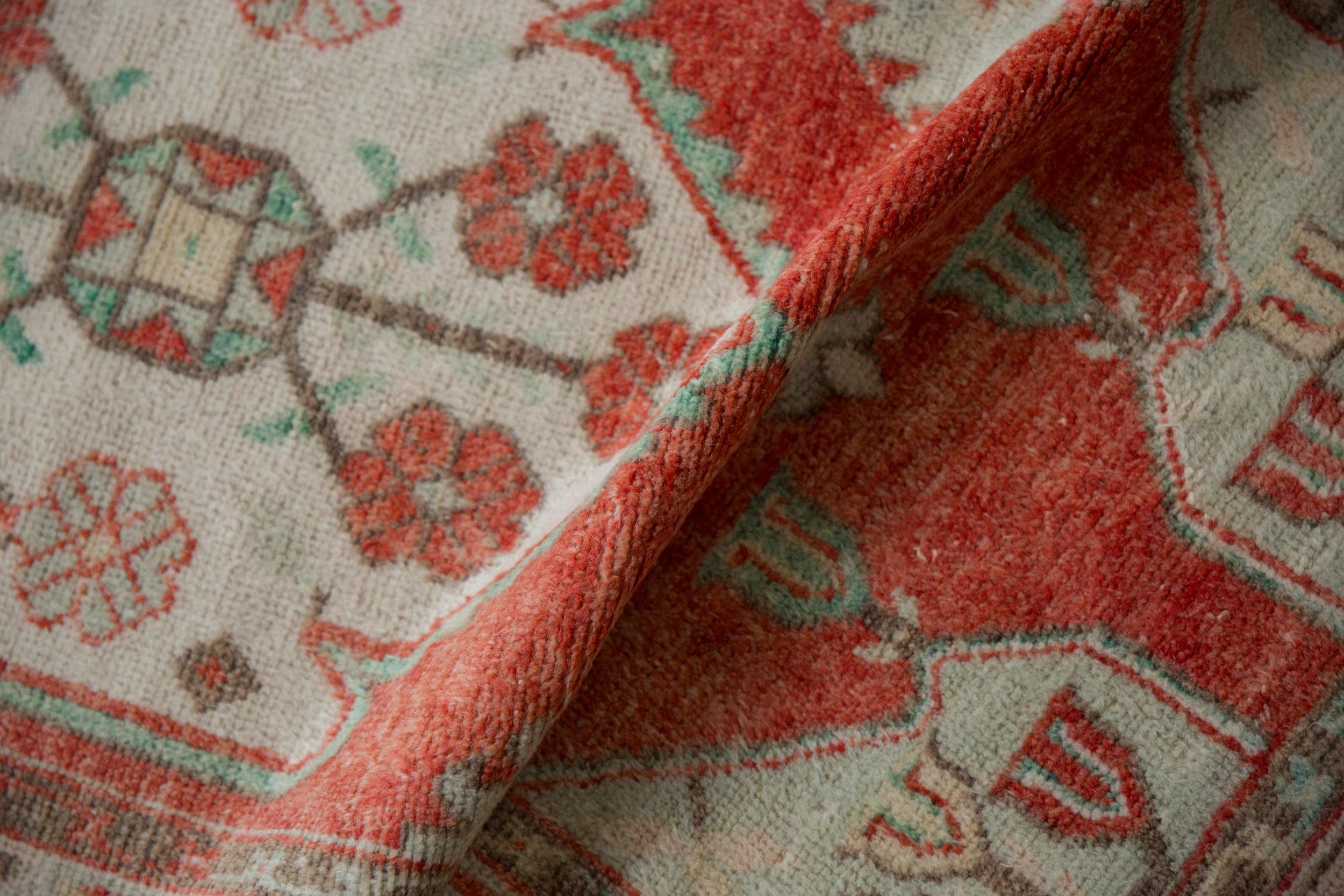 Vintage Distressed Oushak Teppich Läufer (Handgeknüpft) im Angebot