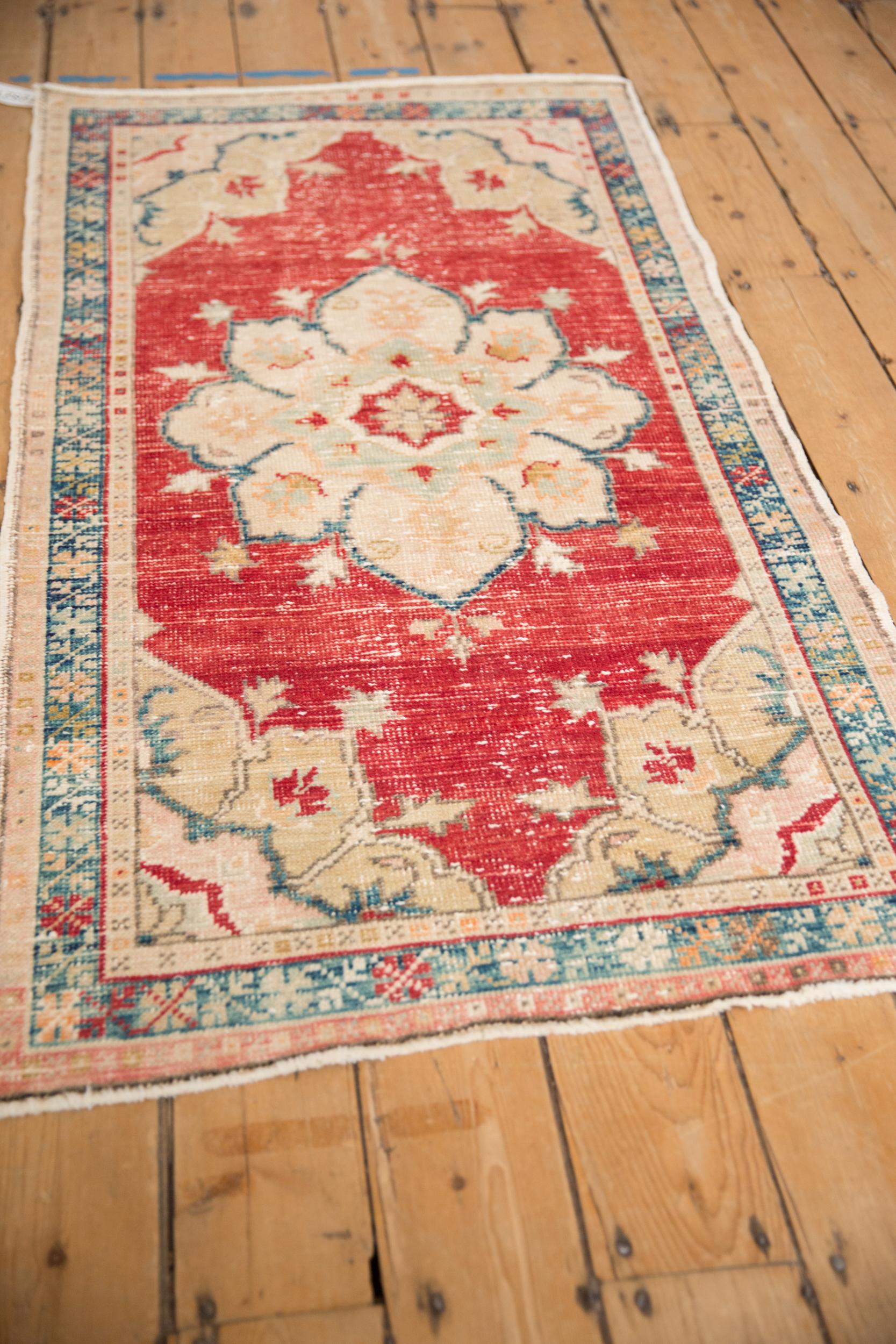 Annodato a mano Tappeto Oushak Vintage Distressed Runner in vendita