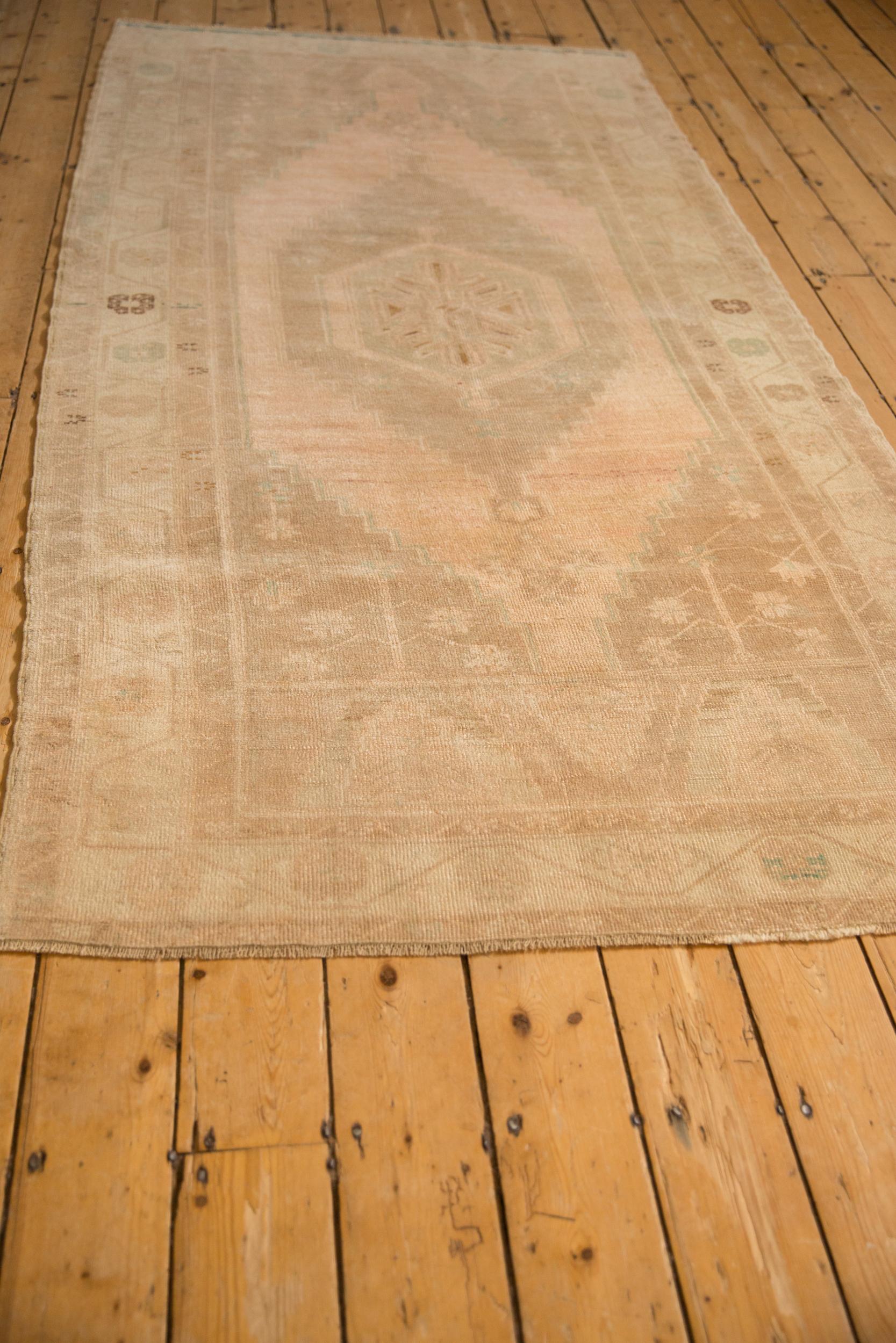 Tappeto Oushak Vintage Distressed Runner In condizioni discrete in vendita a Katonah, NY