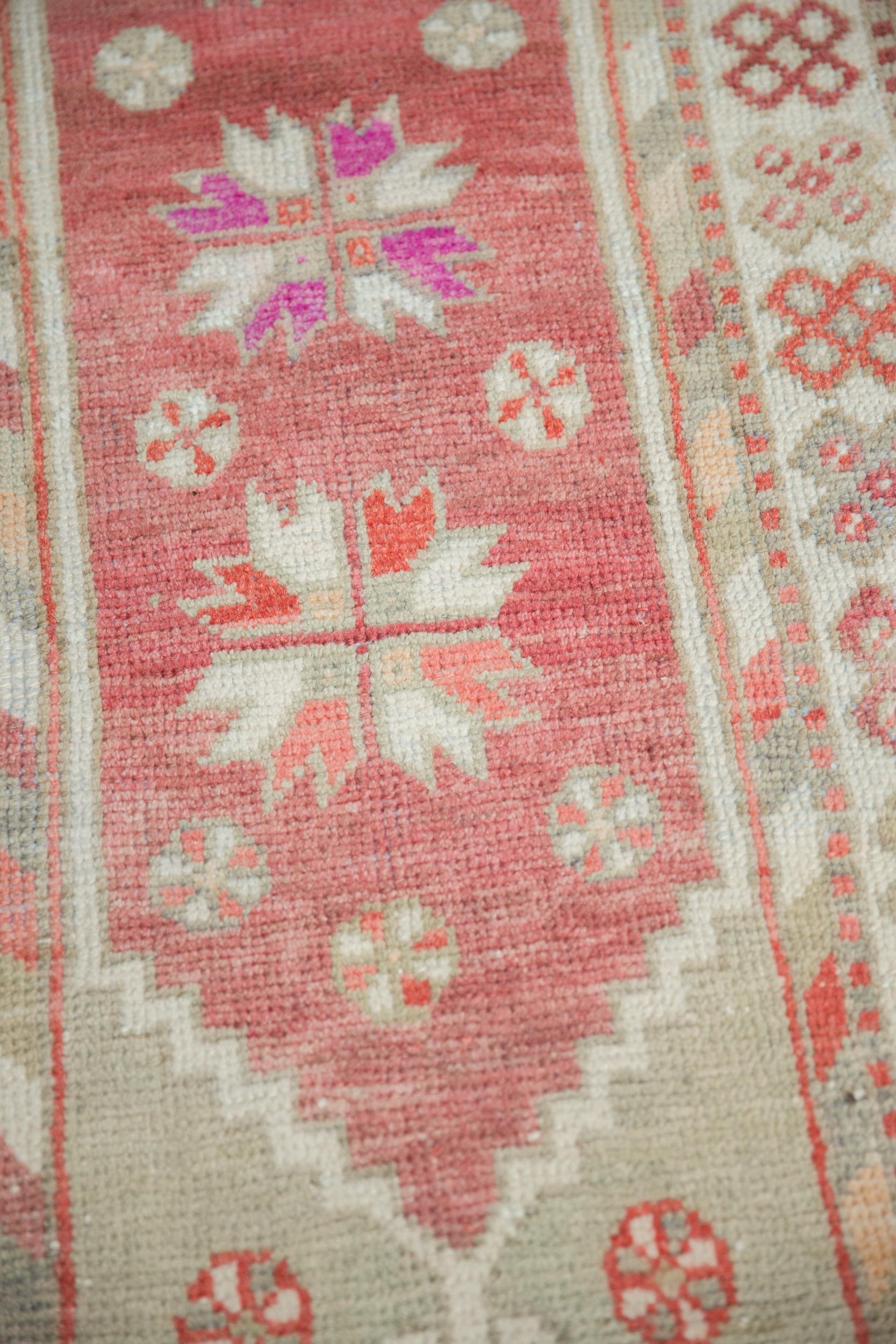 Tappeto Oushak Vintage Distressed Runner In condizioni discrete in vendita a Katonah, NY