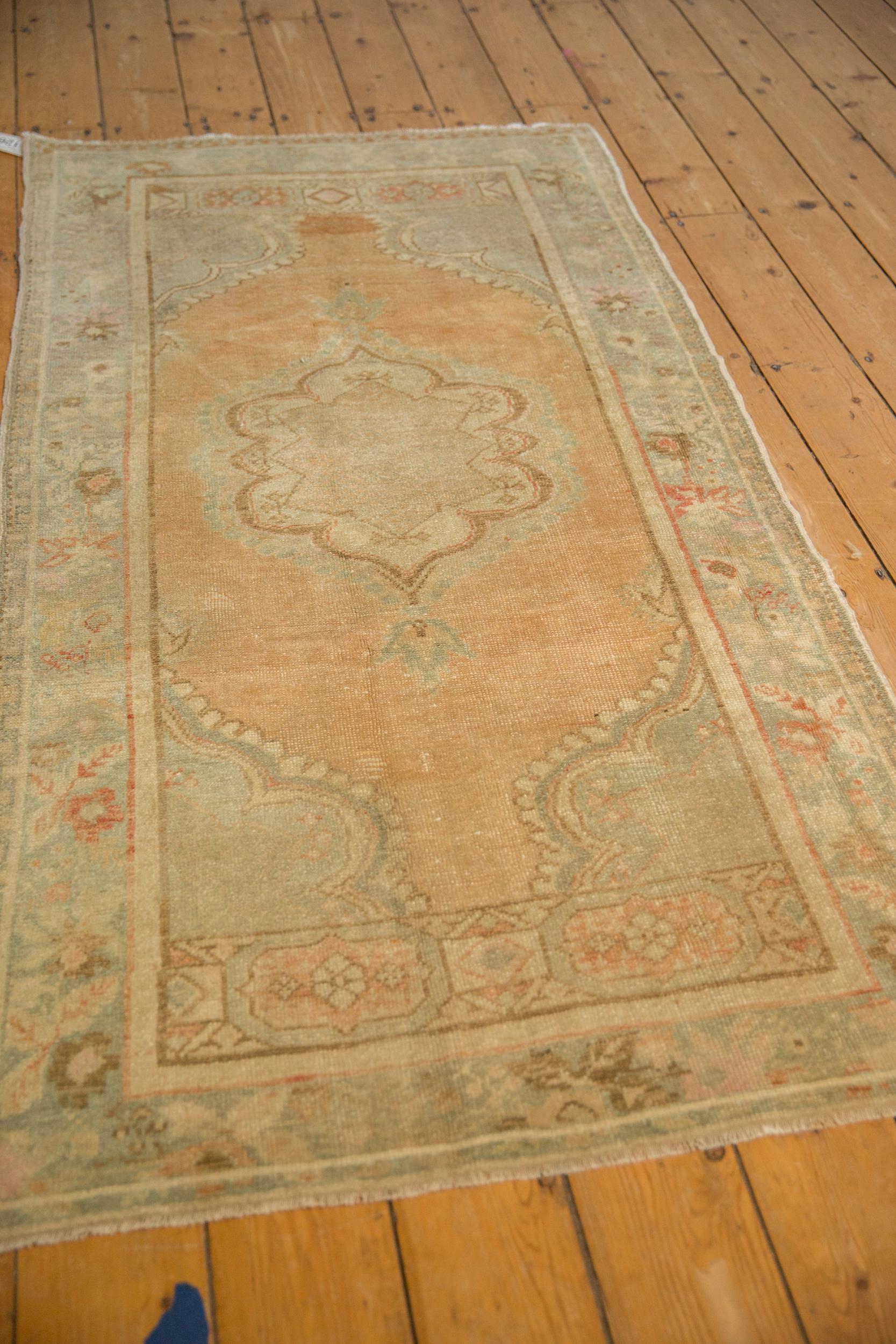 Tappeto Oushak Vintage Distressed Runner In condizioni discrete in vendita a Katonah, NY