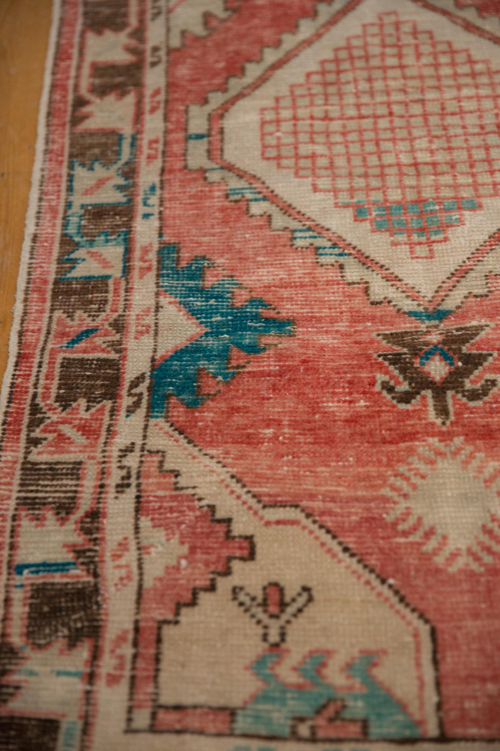 Tappeto Oushak Vintage Distressed Runner In condizioni discrete in vendita a Katonah, NY