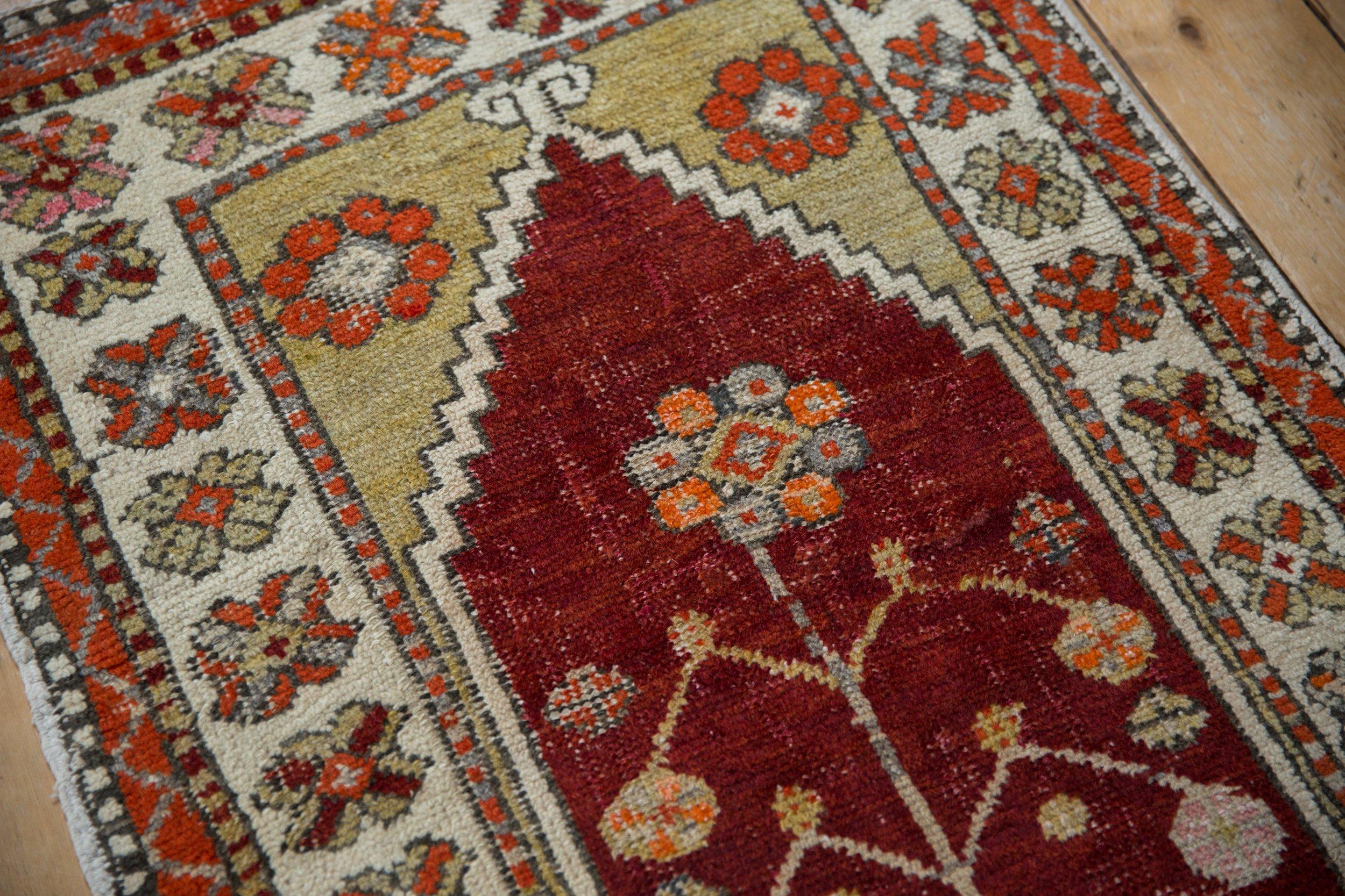 Vintage Distressed Oushak Rug Runner In condizioni discrete in vendita a Katonah, NY