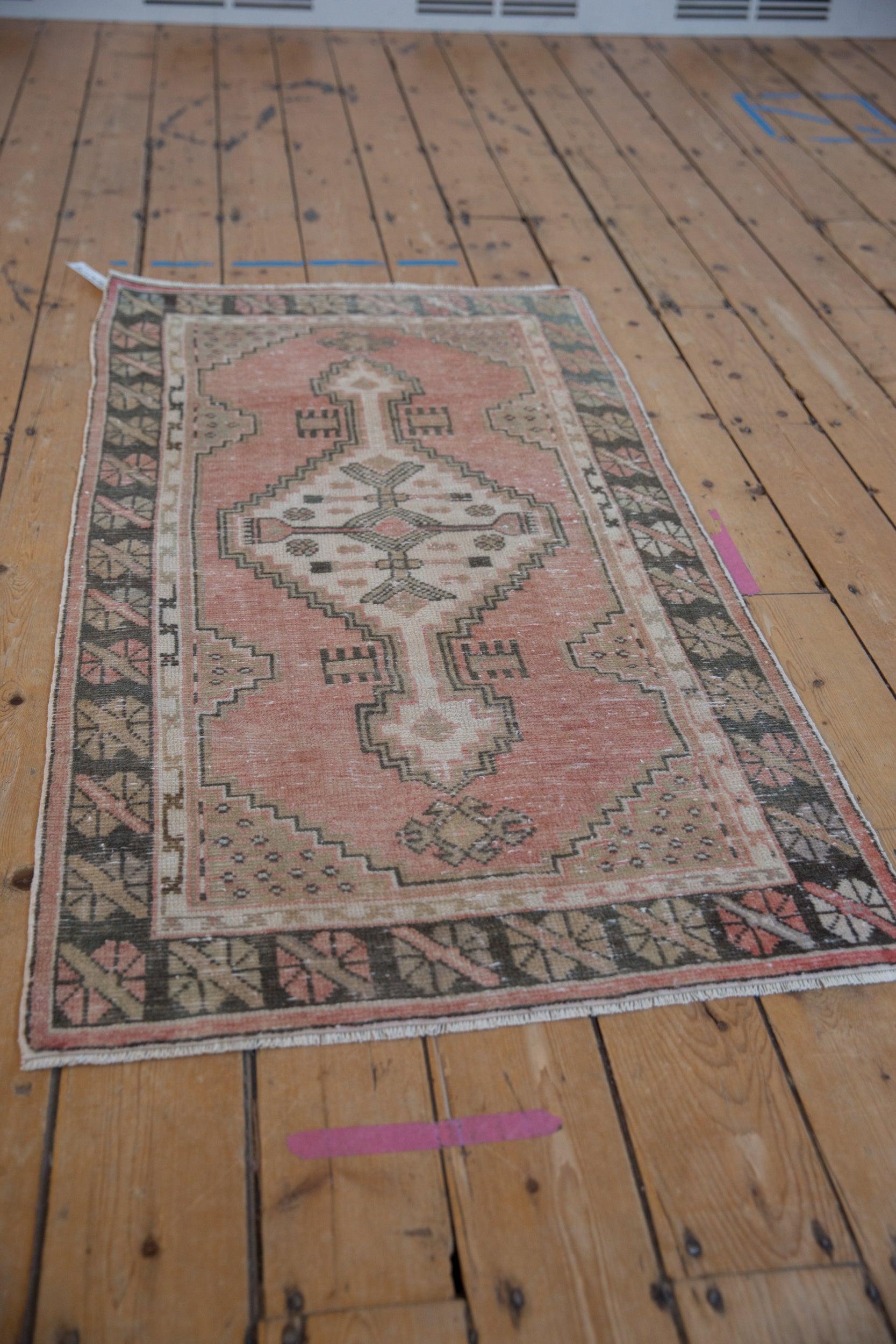 Vintage Distressed Oushak Rug Runner État moyen - En vente à Katonah, NY