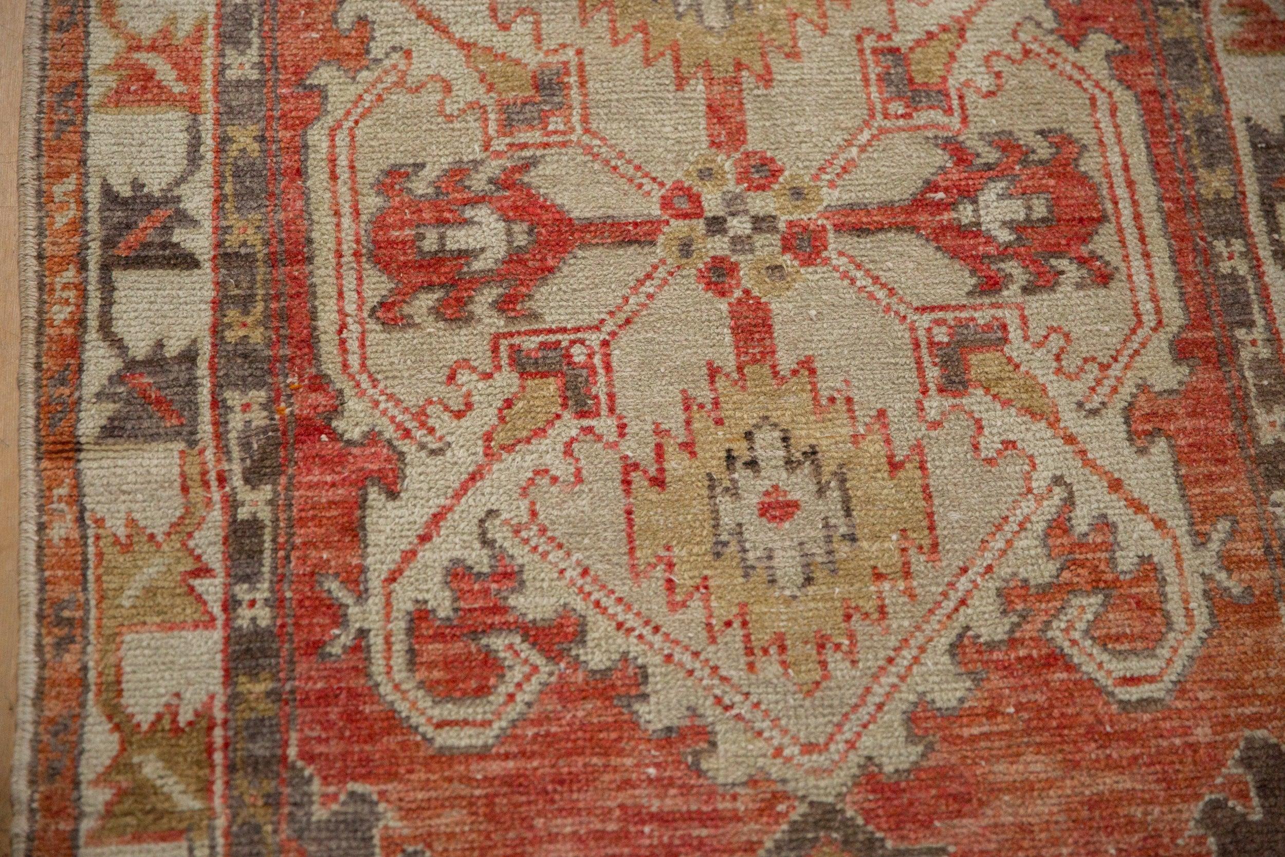 Vintage Distressed Oushak Rug Runner In condizioni discrete in vendita a Katonah, NY