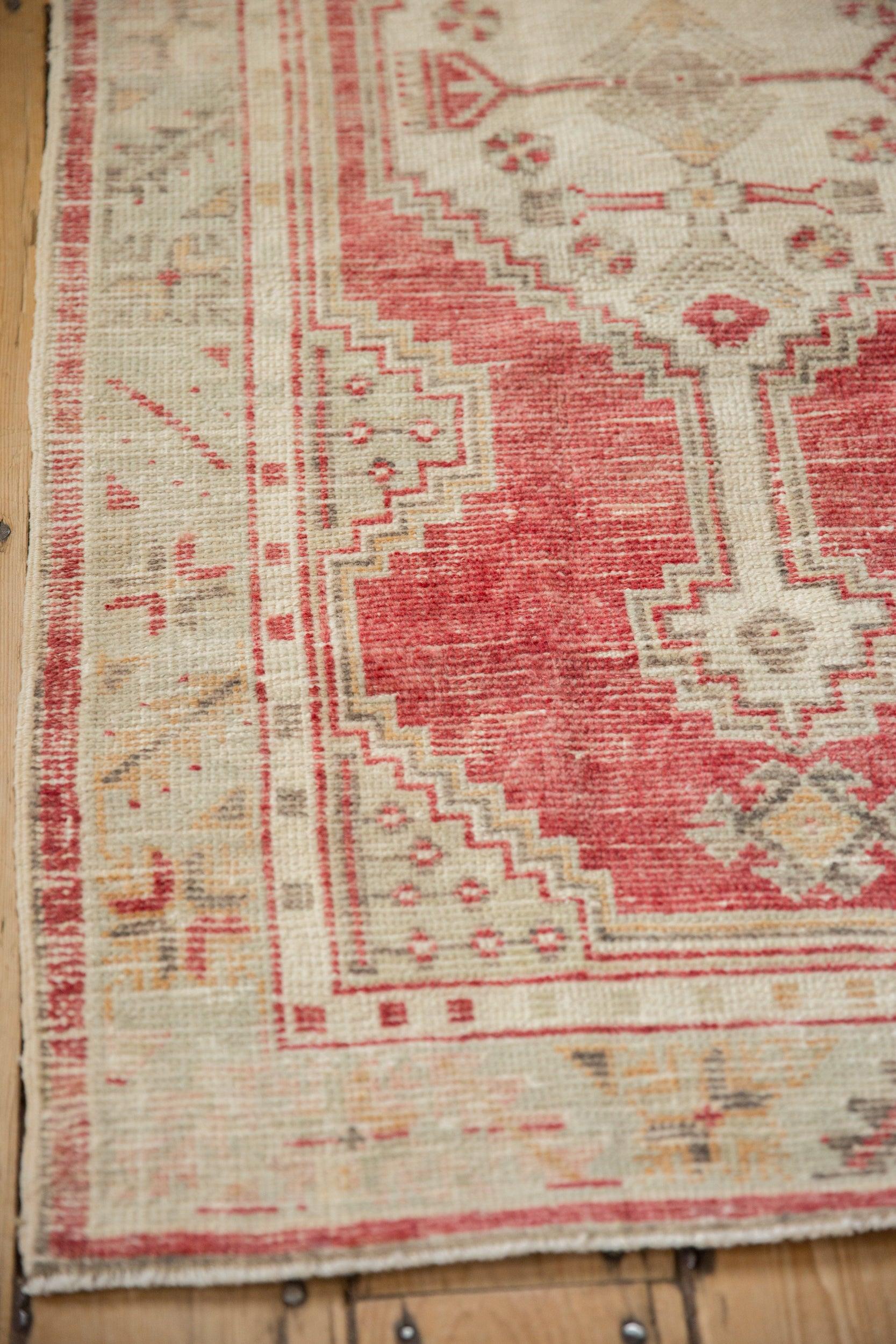Tappeto Oushak Vintage Distressed Runner In condizioni discrete in vendita a Katonah, NY