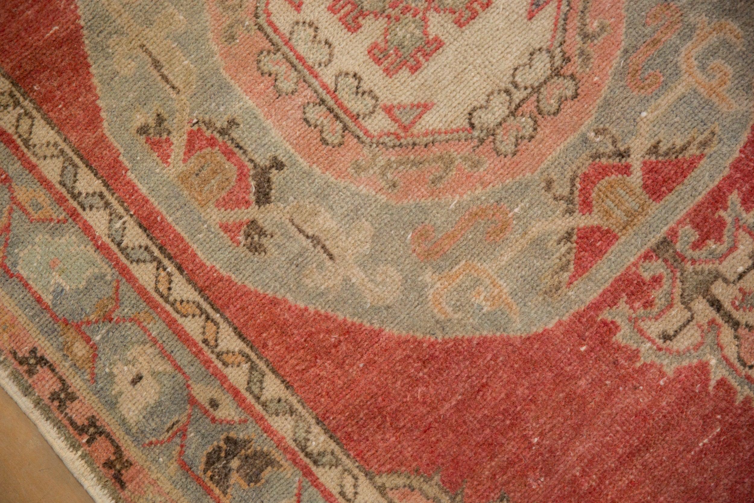 Tappeto Oushak Vintage Distressed Runner In condizioni discrete in vendita a Katonah, NY