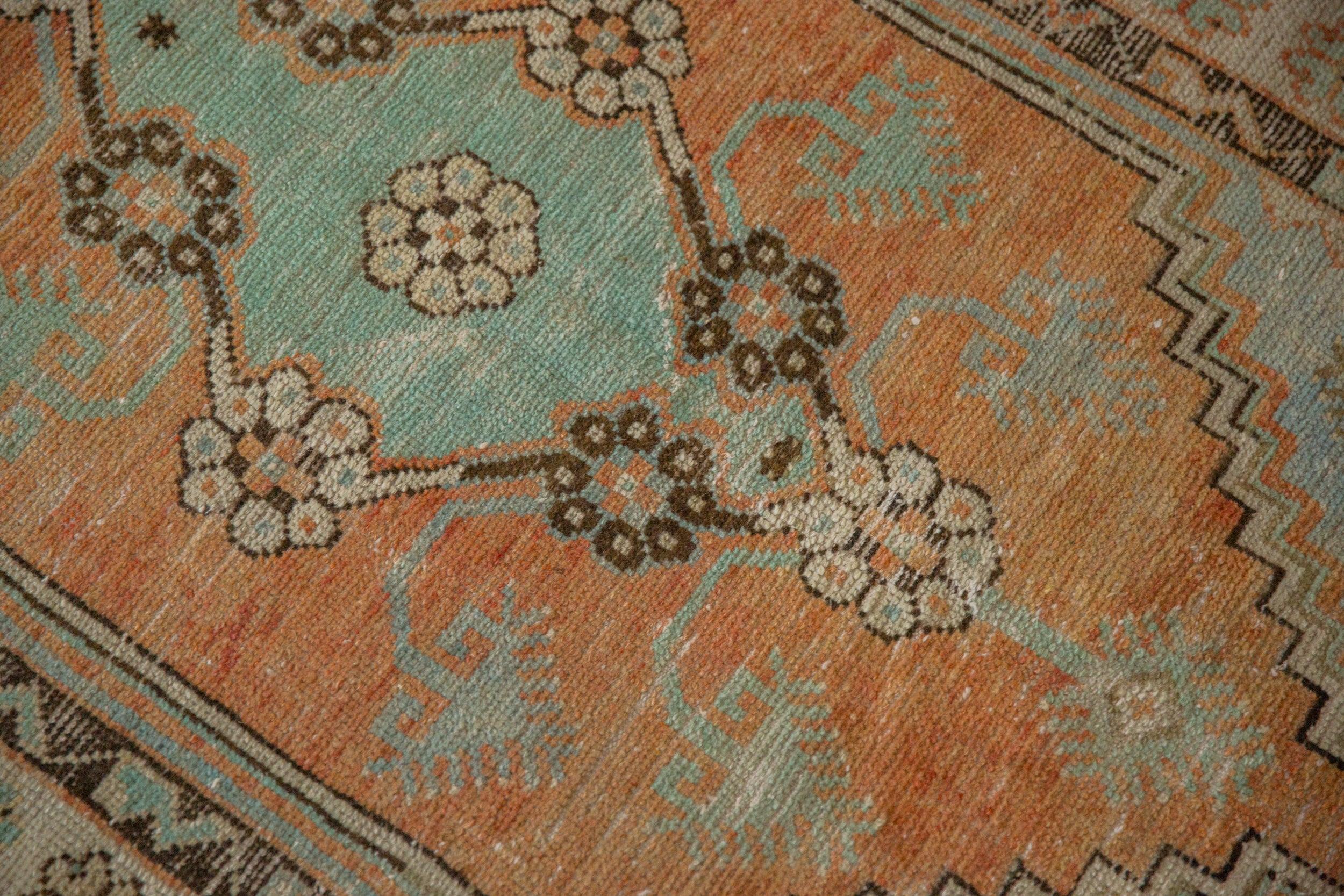 Tappeto Oushak Vintage Distressed Runner In condizioni discrete in vendita a Katonah, NY