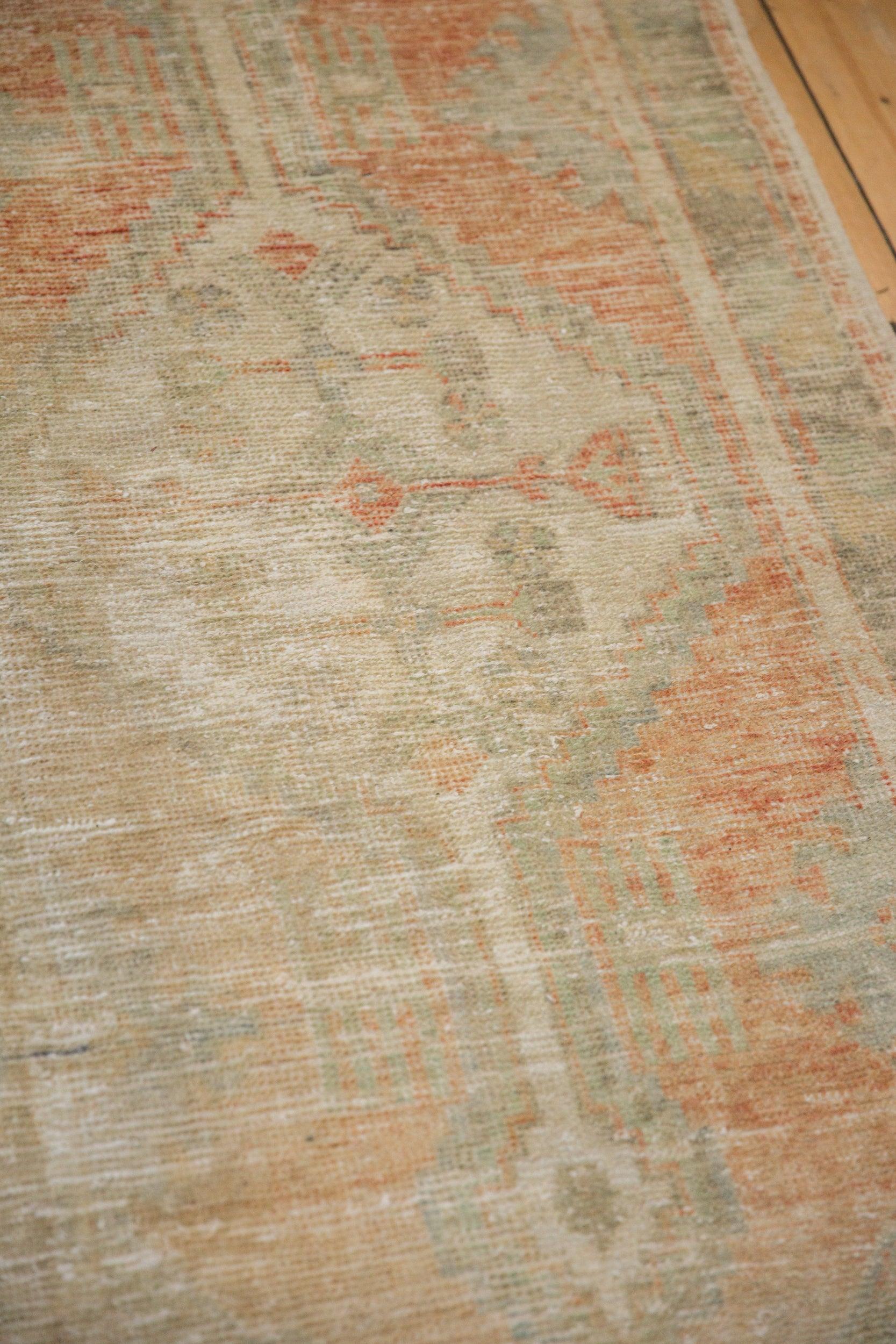 Tappeto Oushak Vintage Distressed Runner In condizioni discrete in vendita a Katonah, NY