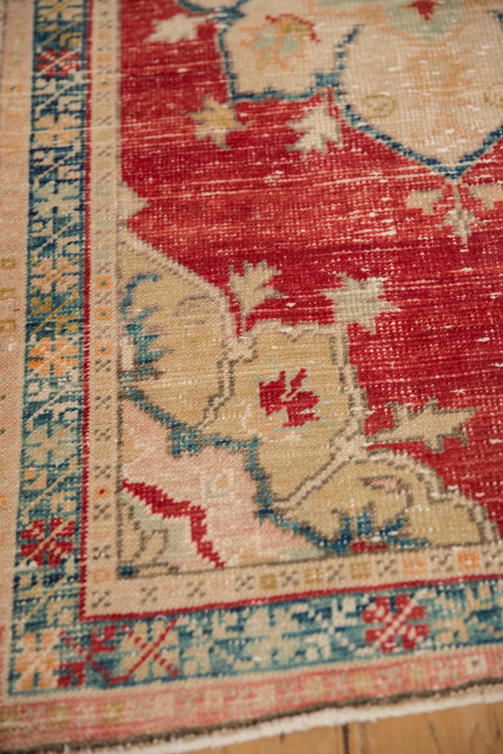 Tappeto Oushak Vintage Distressed Runner In condizioni discrete in vendita a Katonah, NY