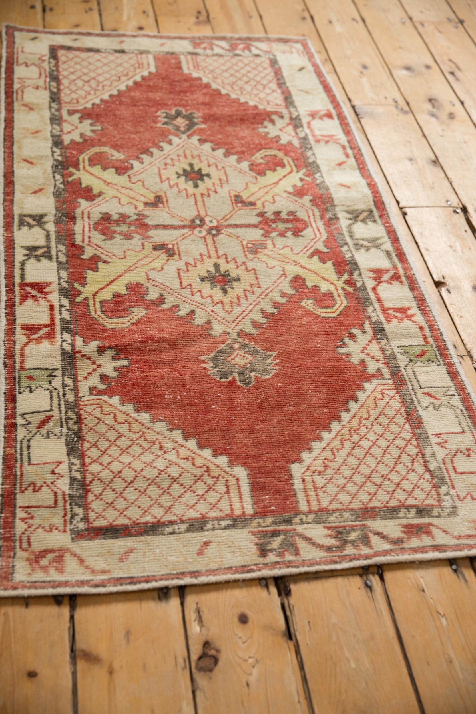 Tappeto Oushak Vintage Distressed Runner In condizioni discrete in vendita a Katonah, NY