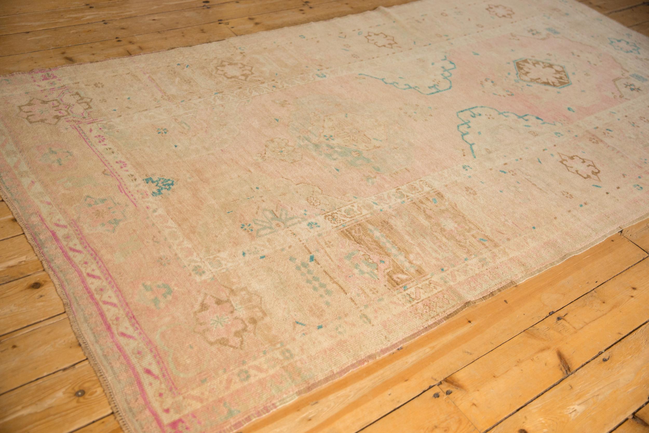 Fine XX secolo Tappeto Oushak Vintage Distressed Runner in vendita