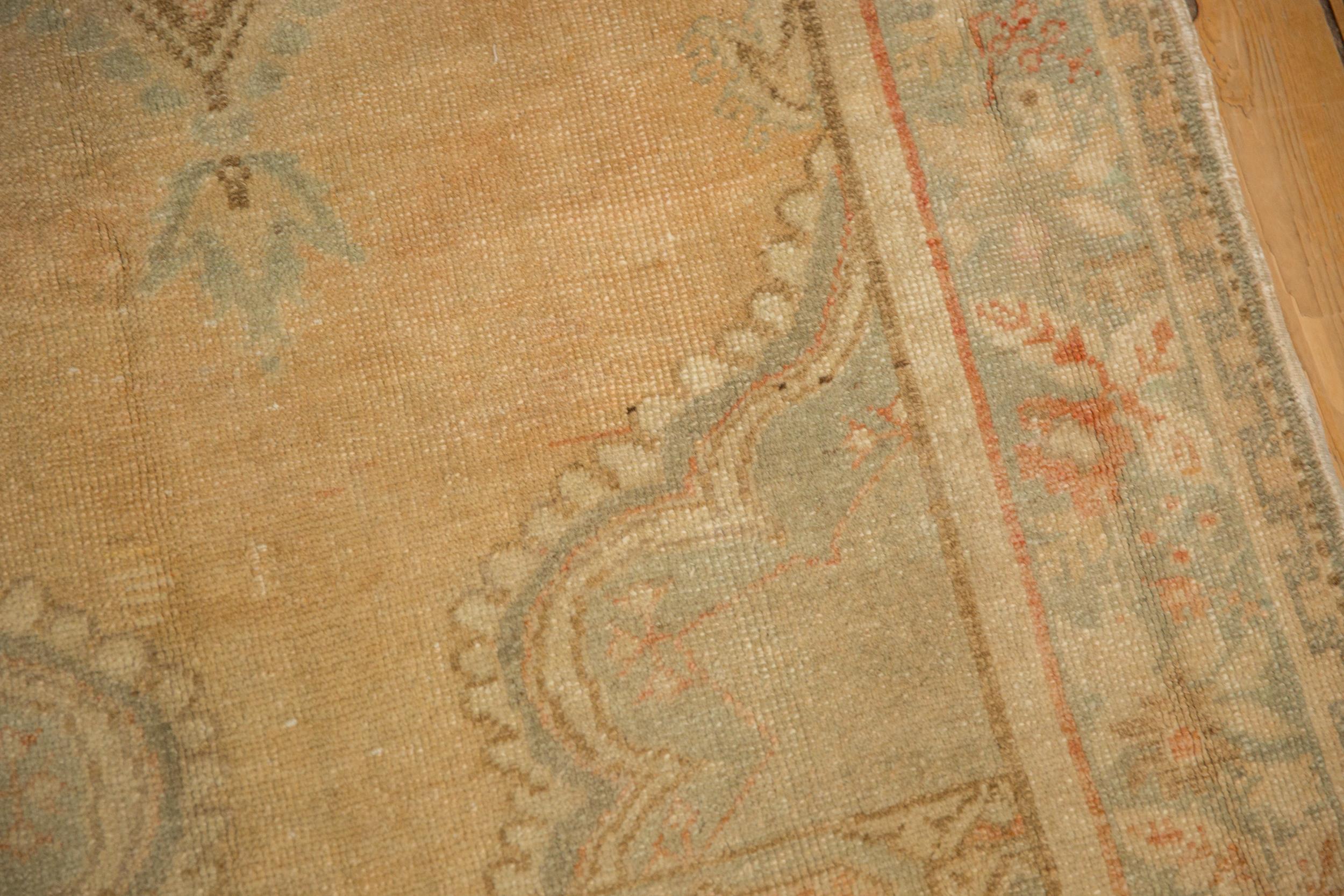Metà XX secolo Tappeto Oushak Vintage Distressed Runner in vendita