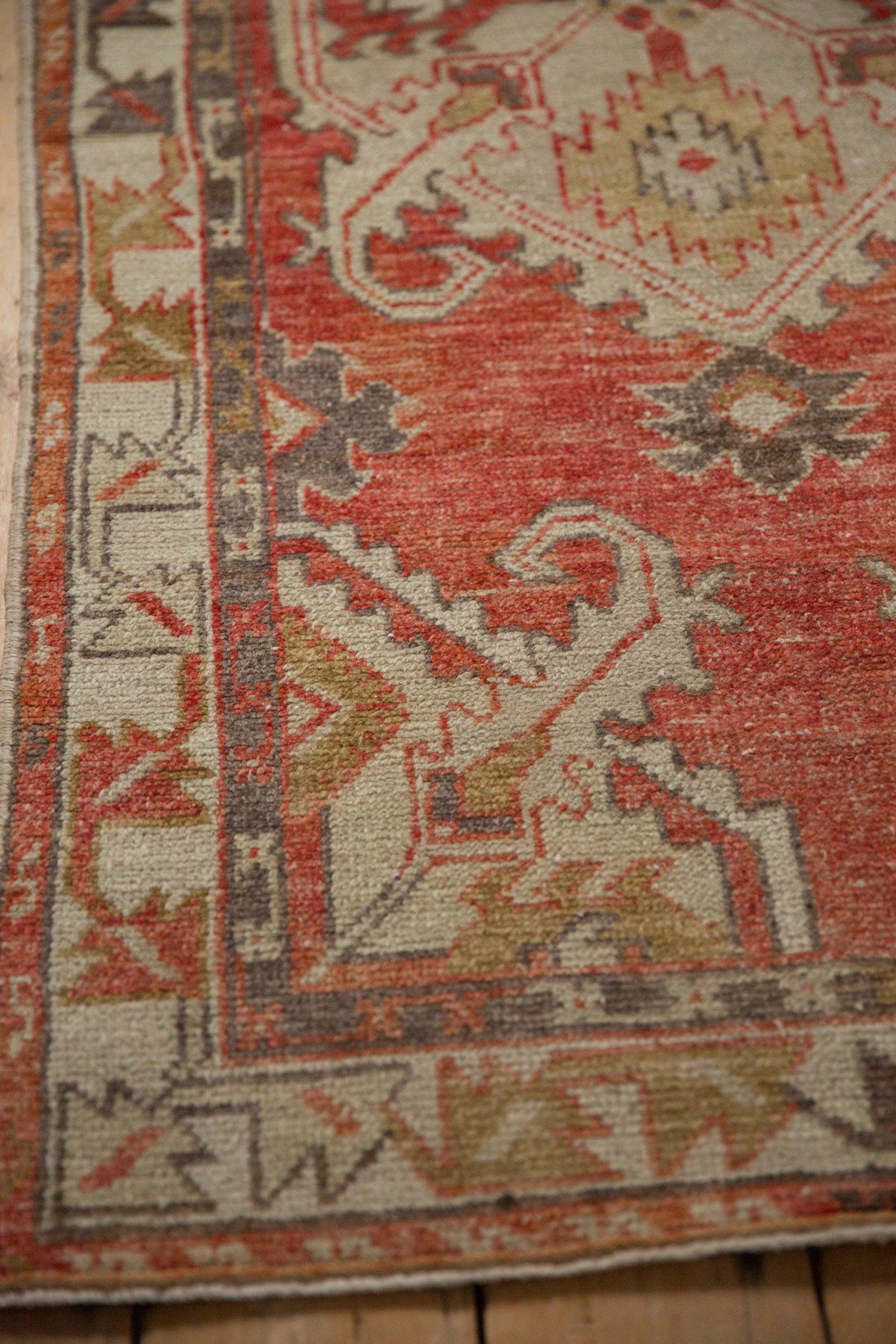 Metà XX secolo Vintage Distressed Oushak Rug Runner in vendita