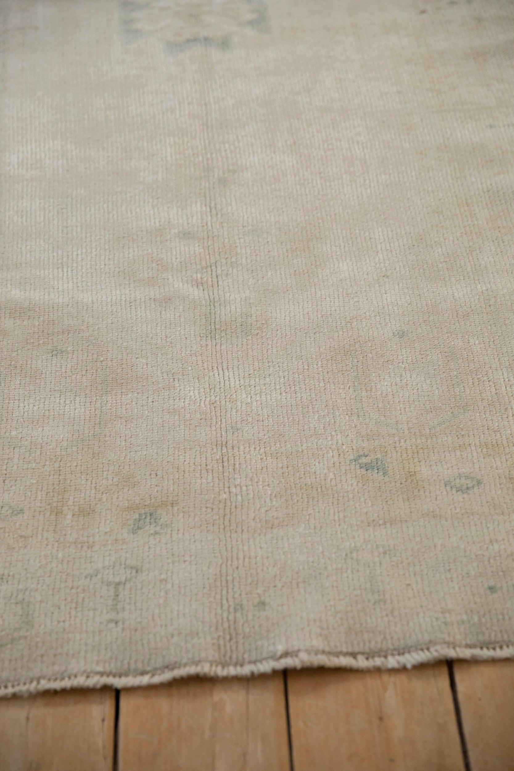 Fine XX secolo Tappeto Oushak Vintage Distressed Runner in vendita