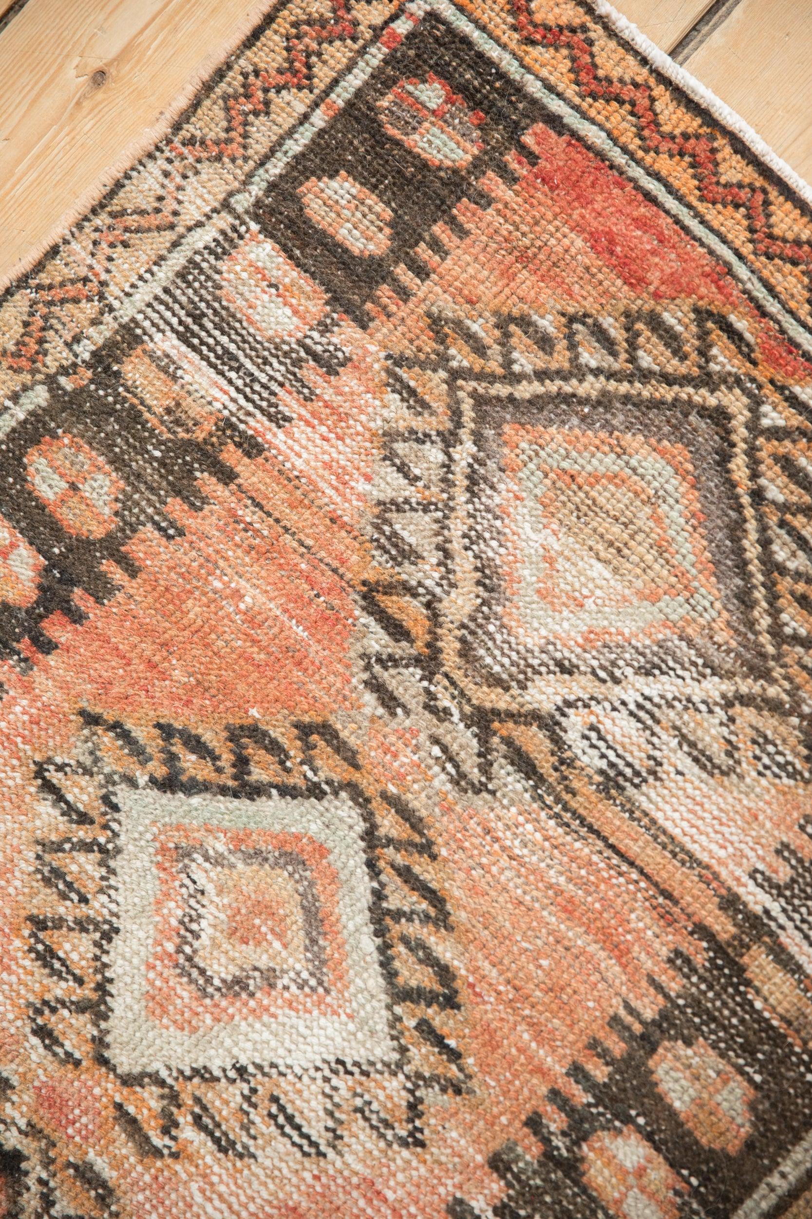 Fine XX secolo Tappeto Oushak Vintage Distressed Runner in vendita