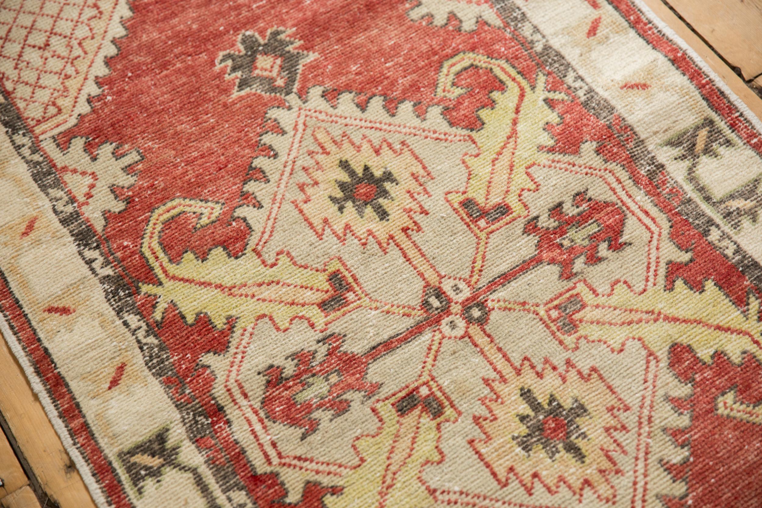 Fine XX secolo Tappeto Oushak Vintage Distressed Runner in vendita