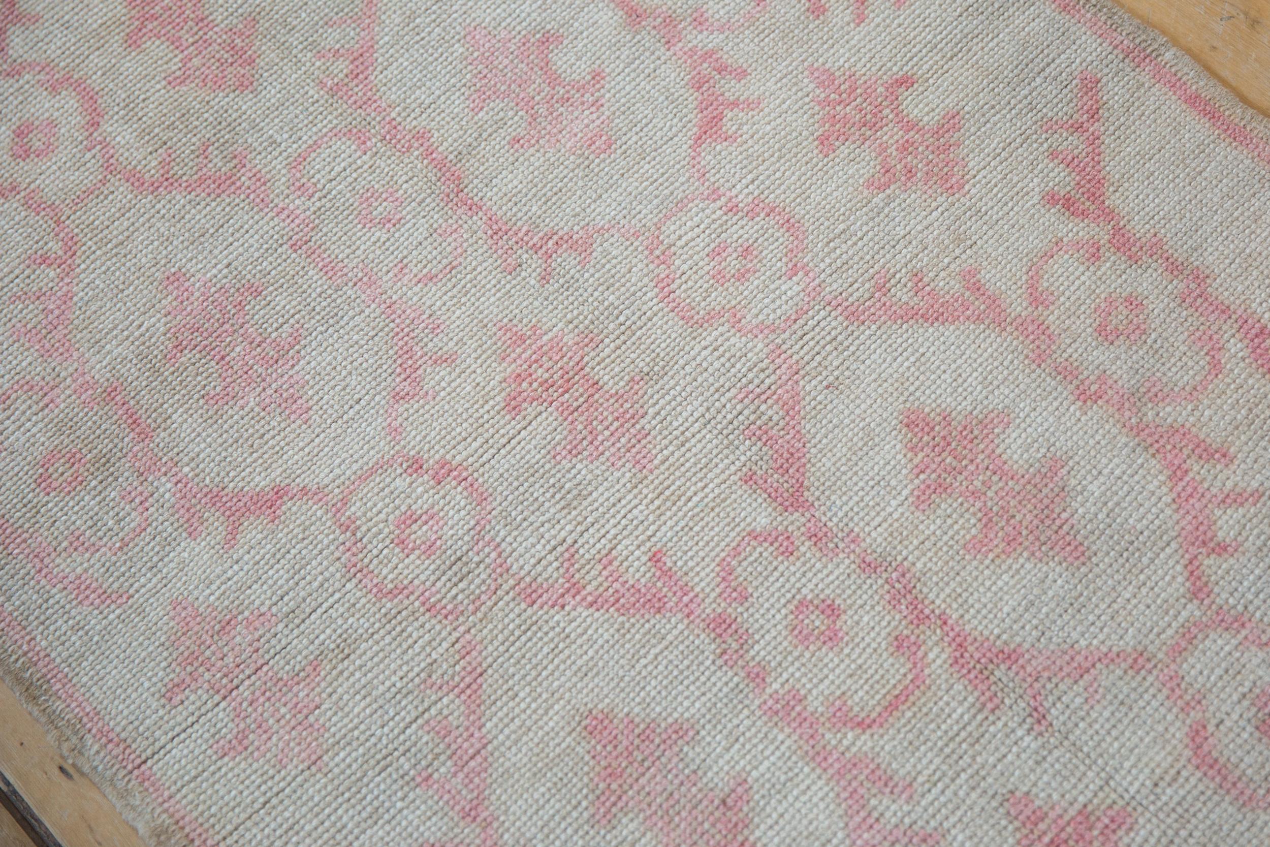 Vintage Distressed Oushak Teppich Läufer (Wolle) im Angebot