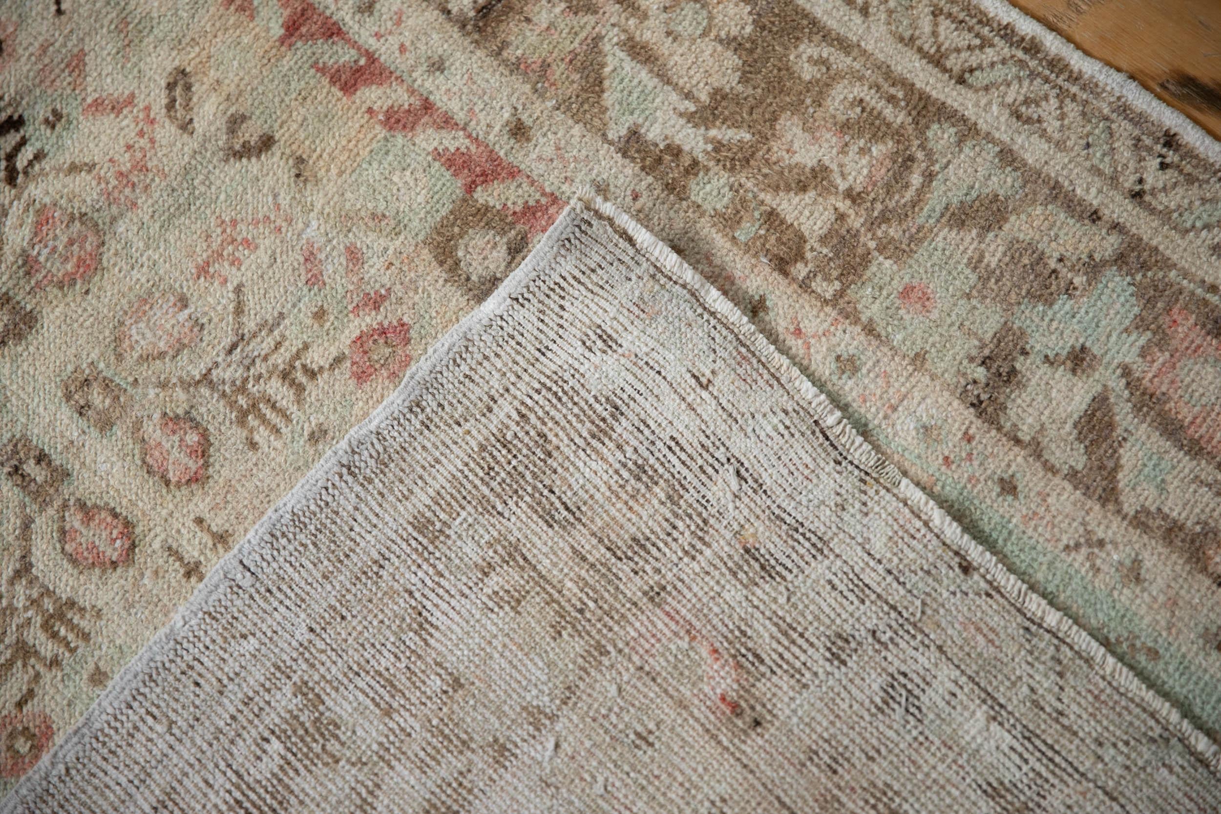 Vintage Distressed Oushak Teppich Läufer (Wolle) im Angebot