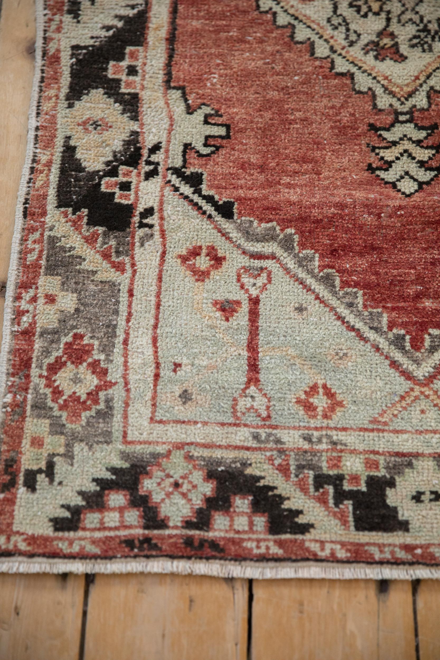 Vintage Distressed Oushak Teppich Läufer (Wolle) im Angebot