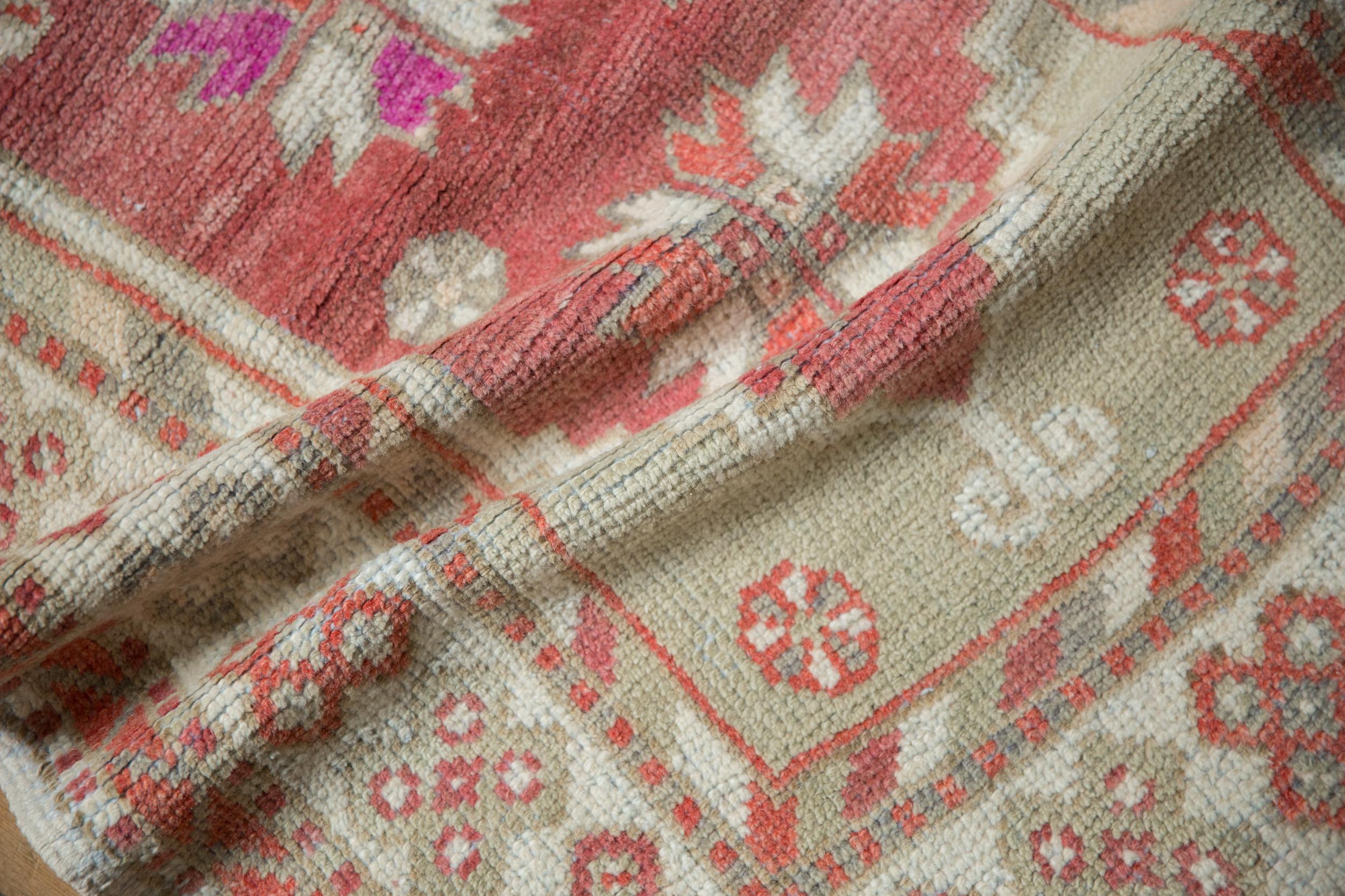 Lana Tappeto Oushak Vintage Distressed Runner in vendita