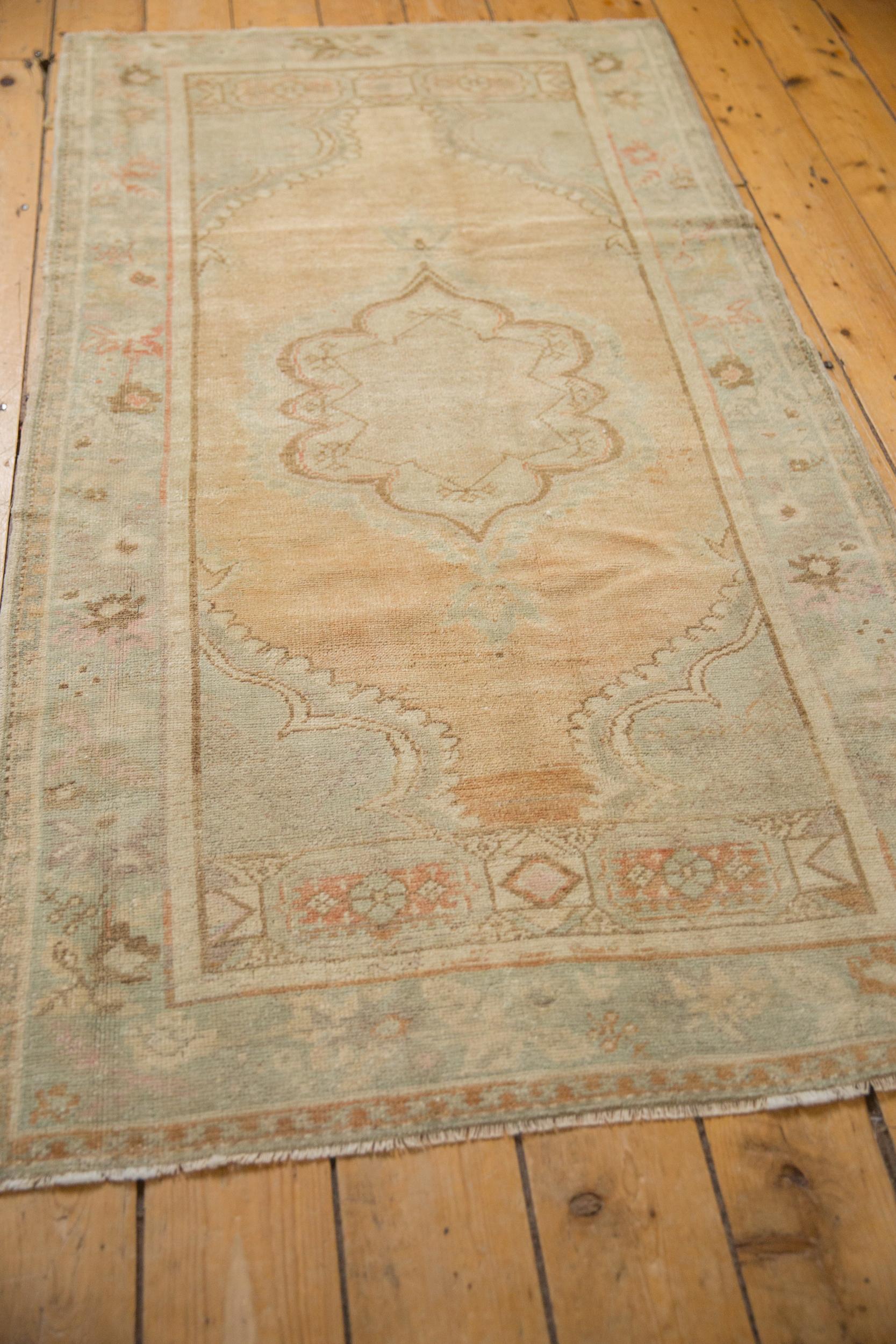 Lana Tappeto Oushak Vintage Distressed Runner in vendita