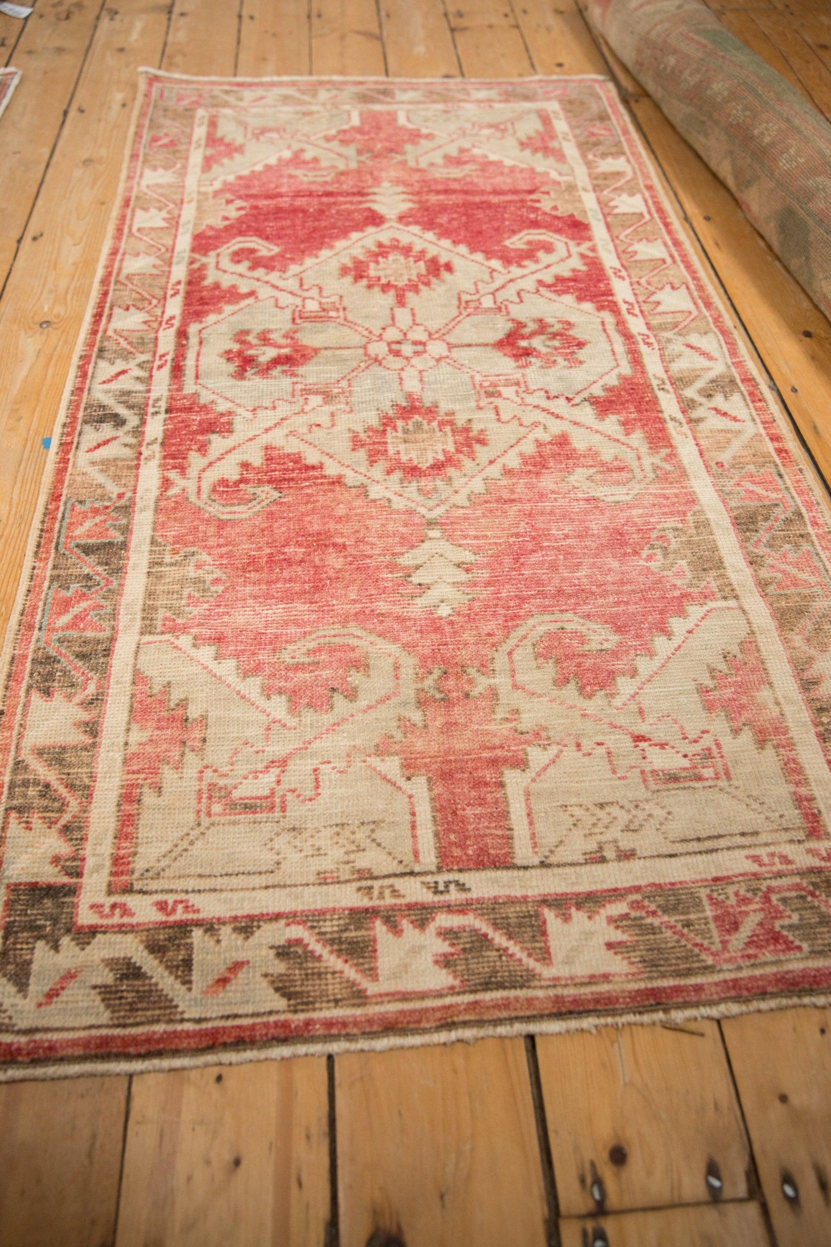 Vintage Distressed Oushak Teppich Läufer (Wolle) im Angebot