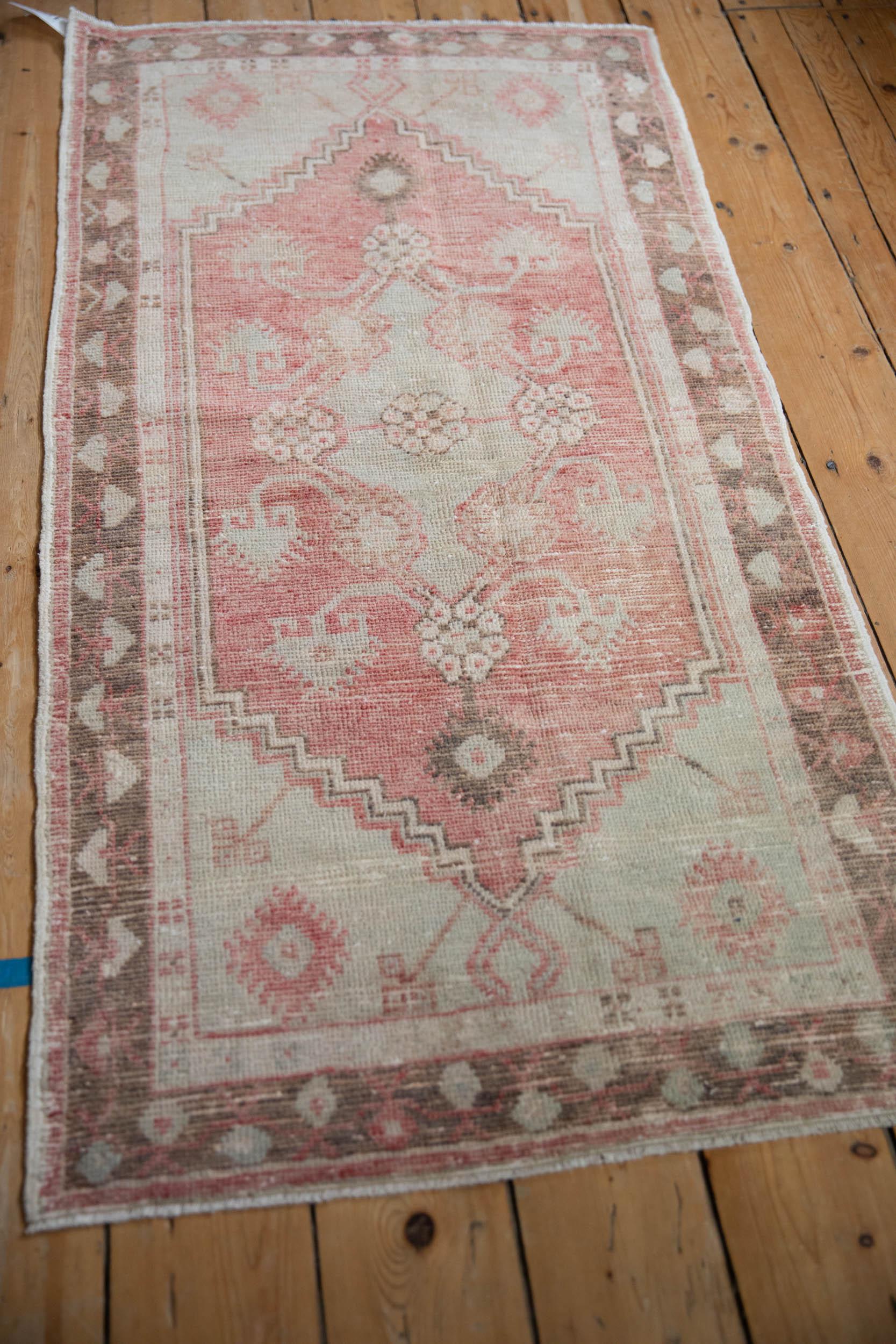 Vintage Distressed Oushak Teppich Läufer (Wolle) im Angebot
