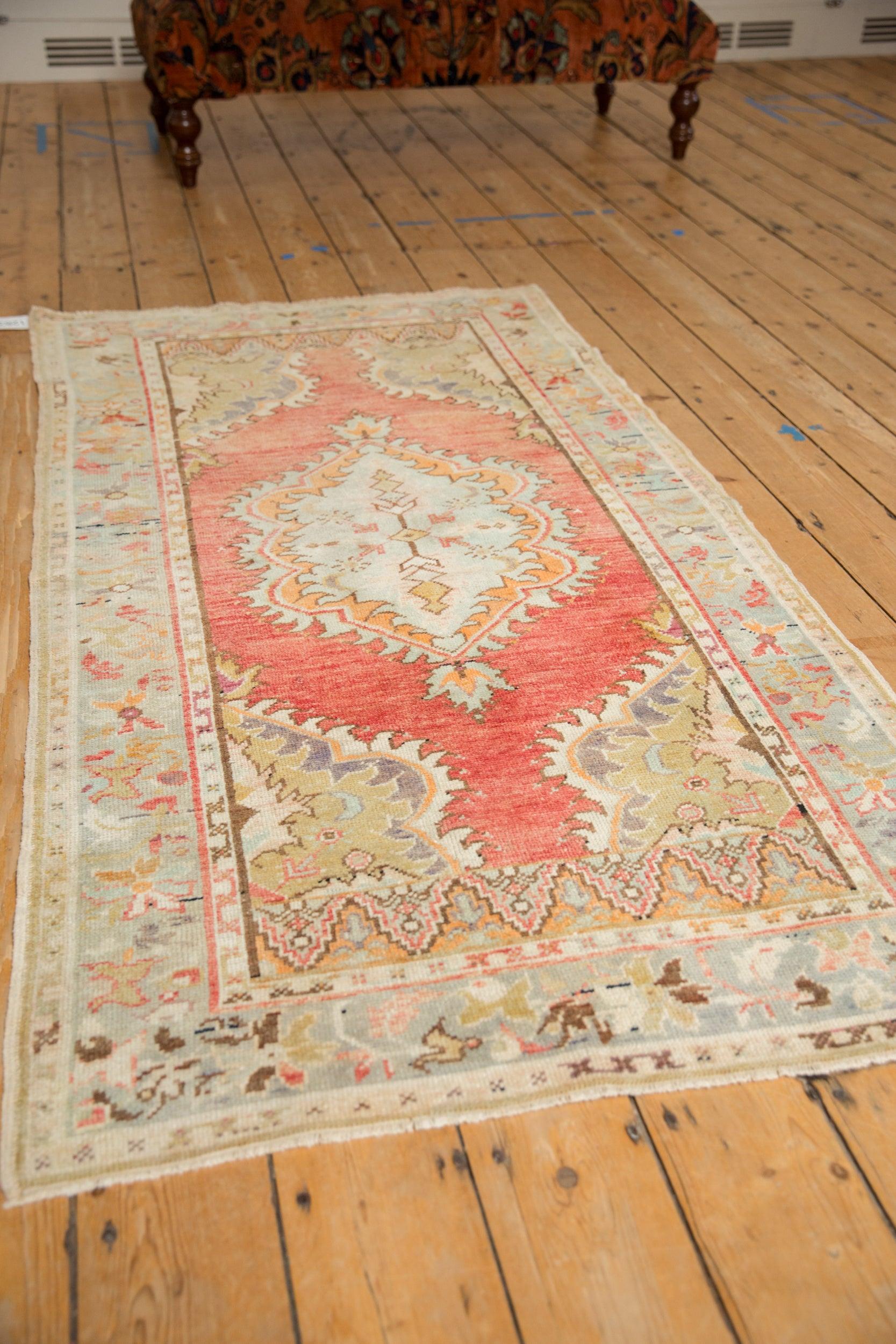 Vintage Distressed Oushak Teppich Läufer (Wolle) im Angebot