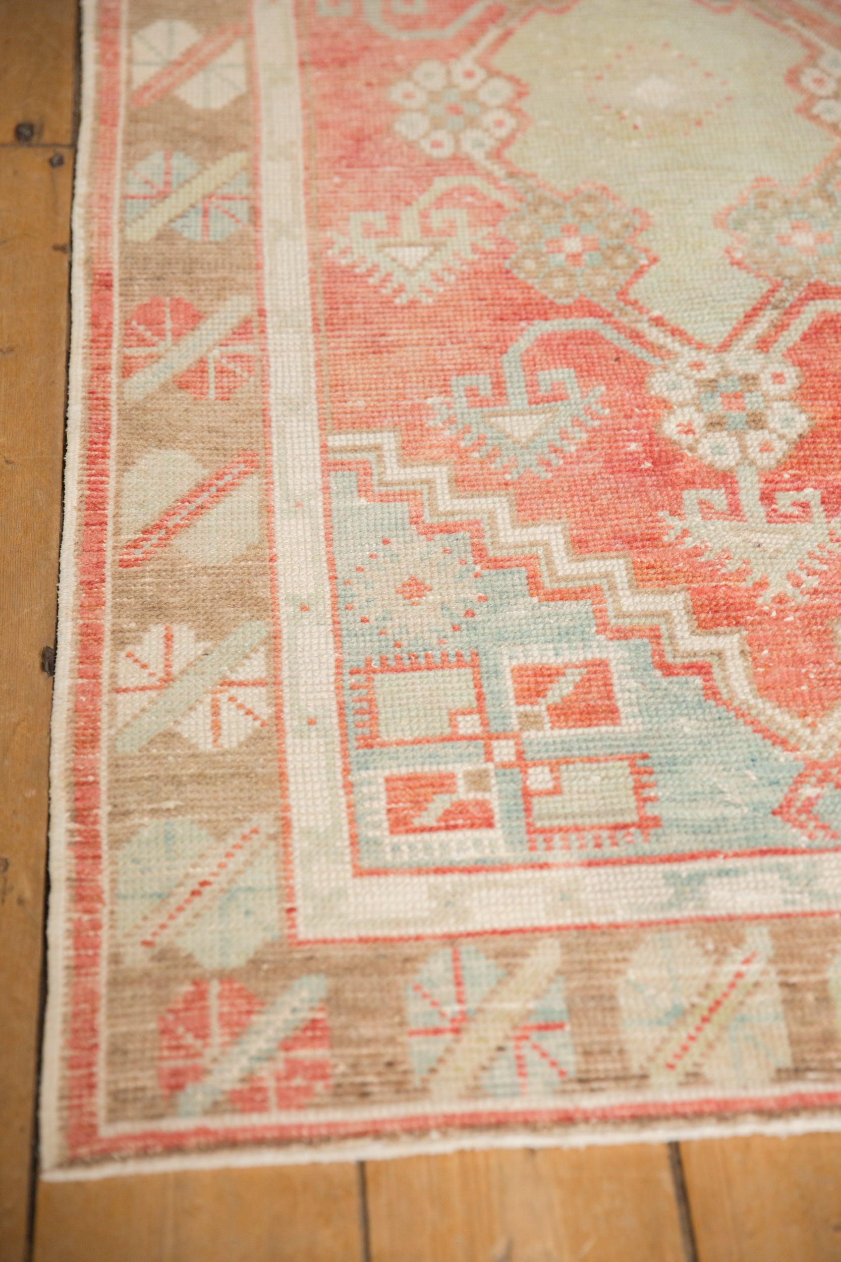 Vintage Distressed Oushak Teppich Läufer (Wolle) im Angebot