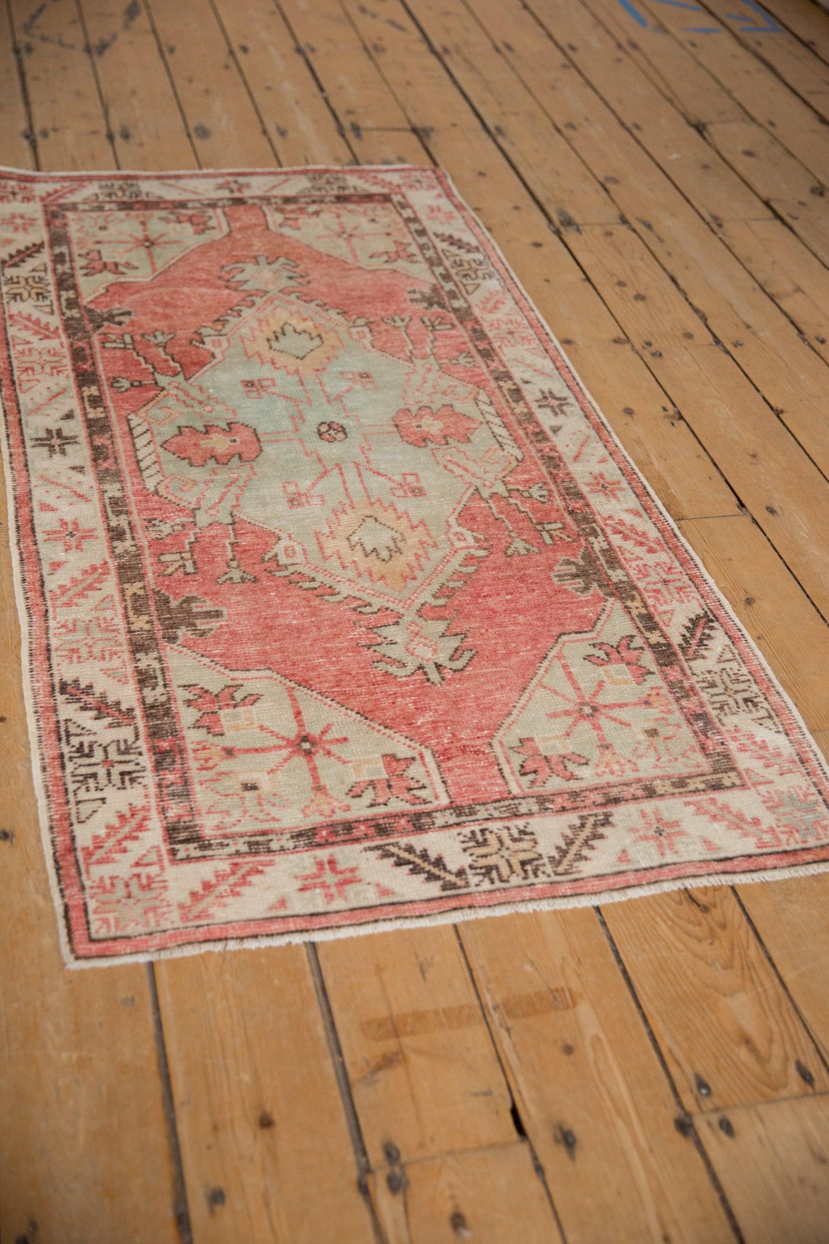 Vintage Distressed Oushak Teppich Läufer (Wolle) im Angebot