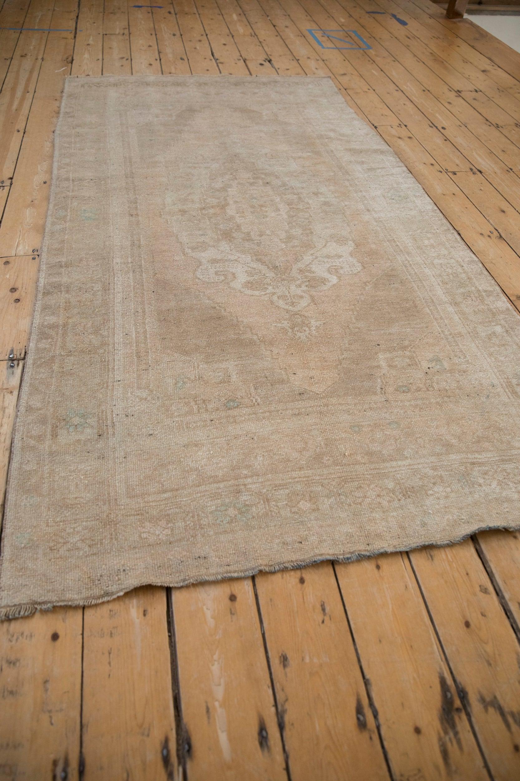 Vintage Distressed Oushak Teppich Läufer (Wolle) im Angebot