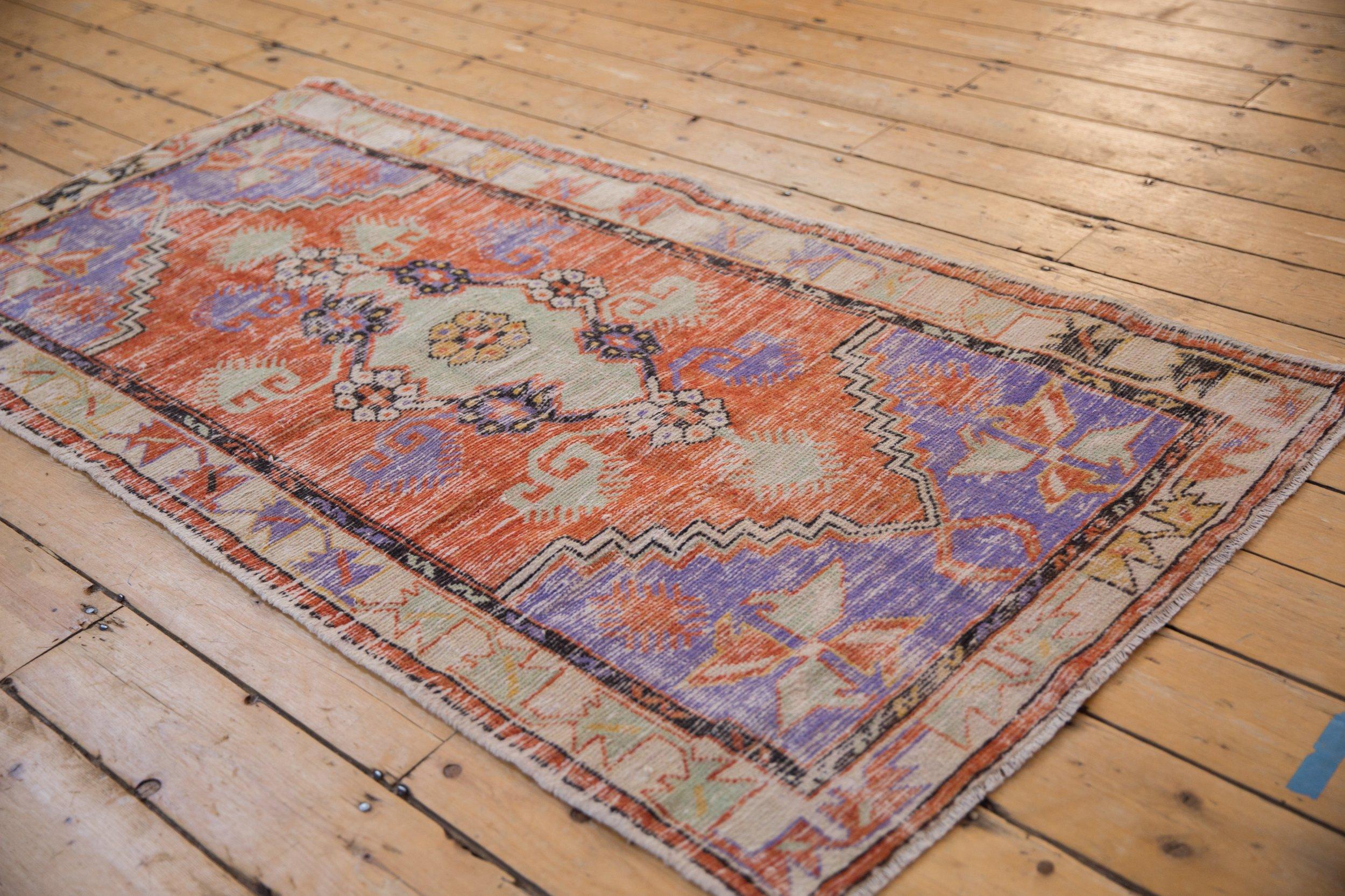 Vintage Distressed Oushak Rug Runner im Angebot 1