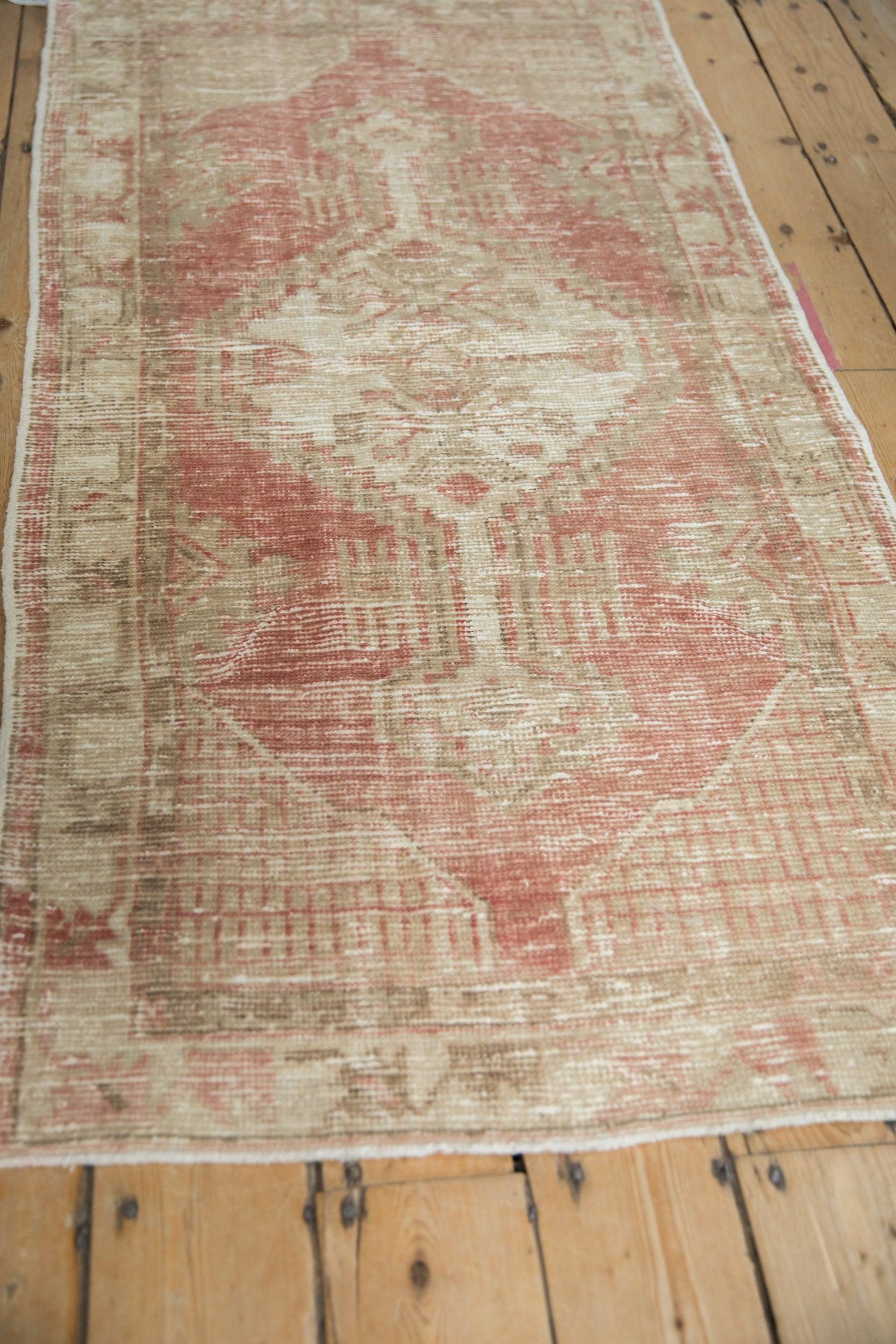 Vintage Distressed Oushak Rug Runner im Angebot 1