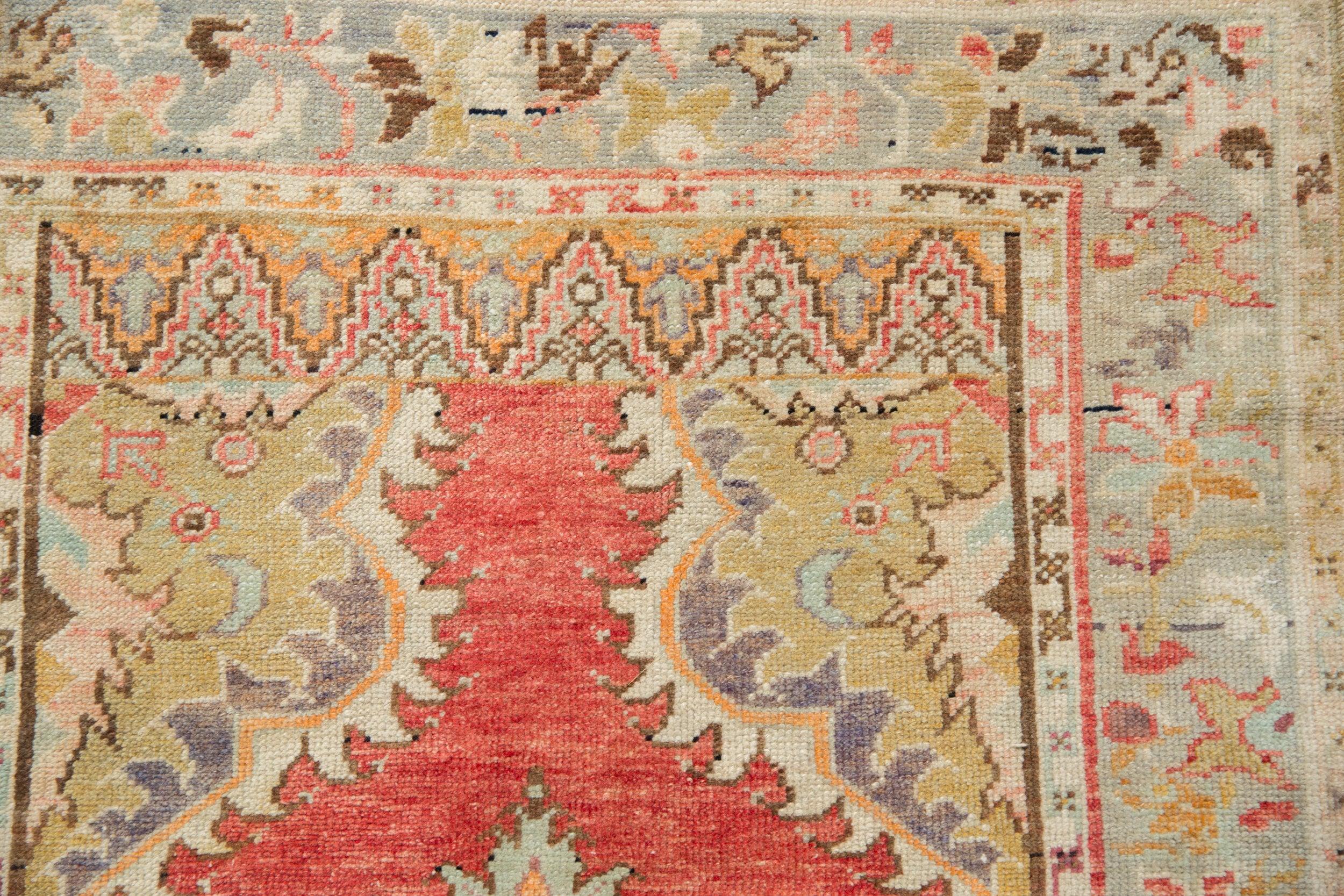 Vintage Distressed Oushak Teppich Läufer im Angebot 1