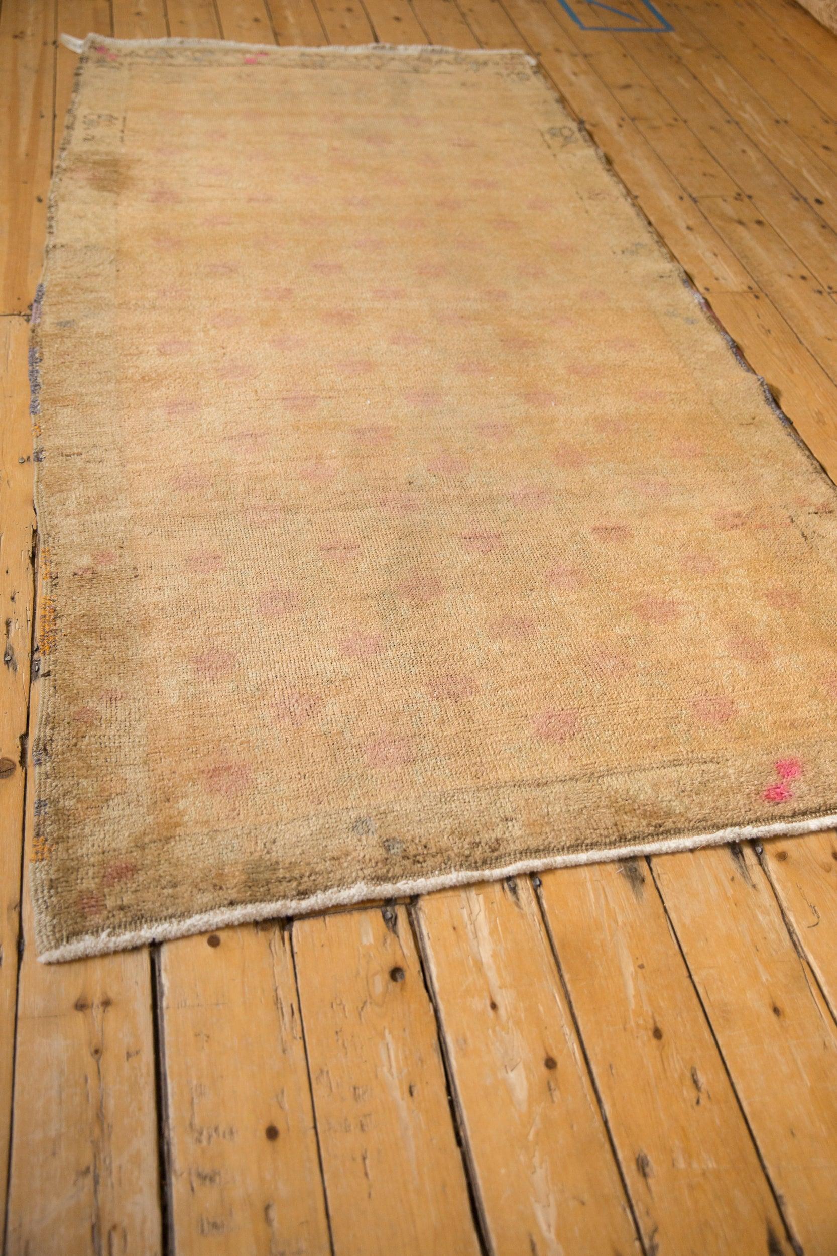Vintage Distressed Oushak Teppich Läufer im Angebot 2