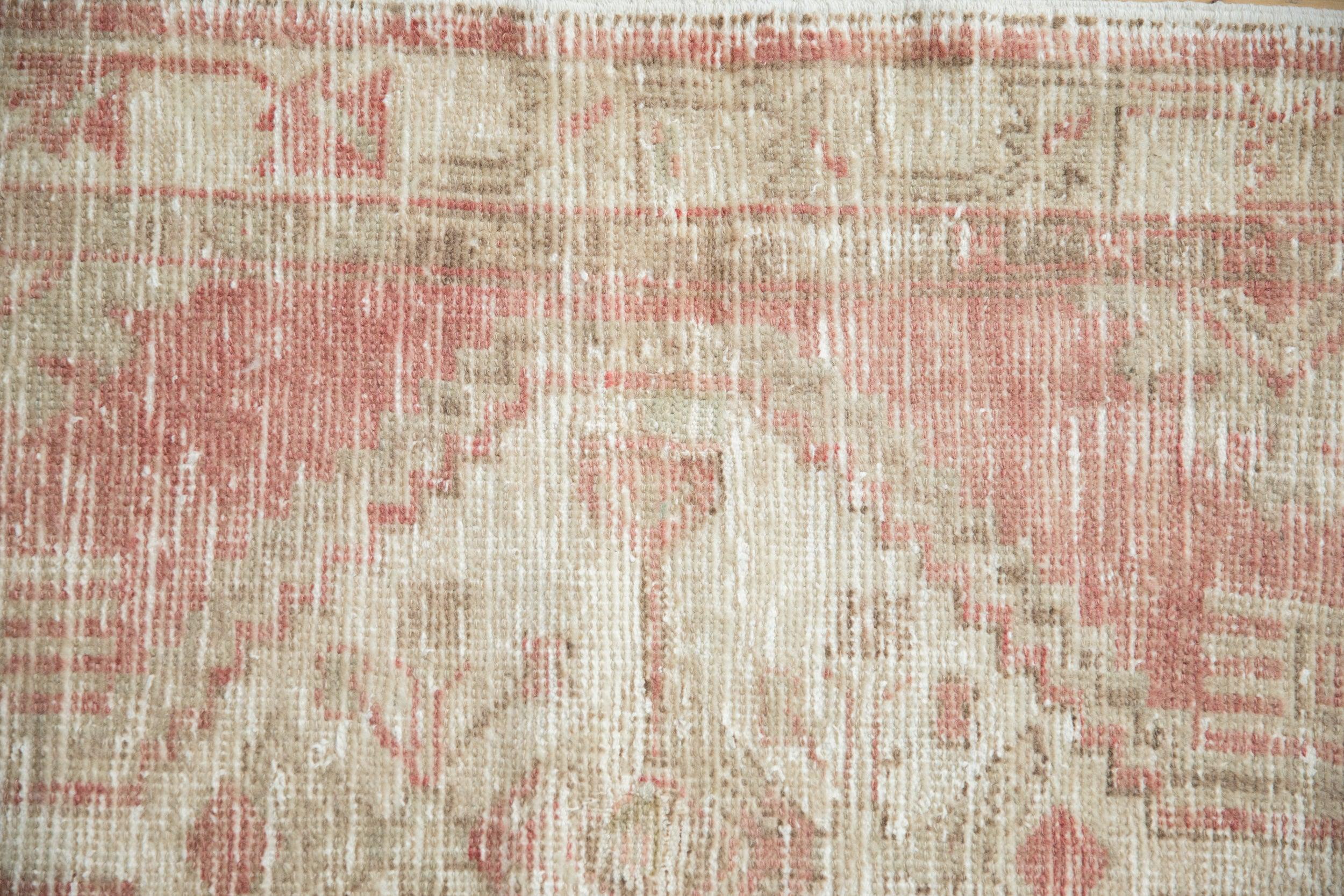 Vintage Distressed Oushak Rug Runner im Angebot 2