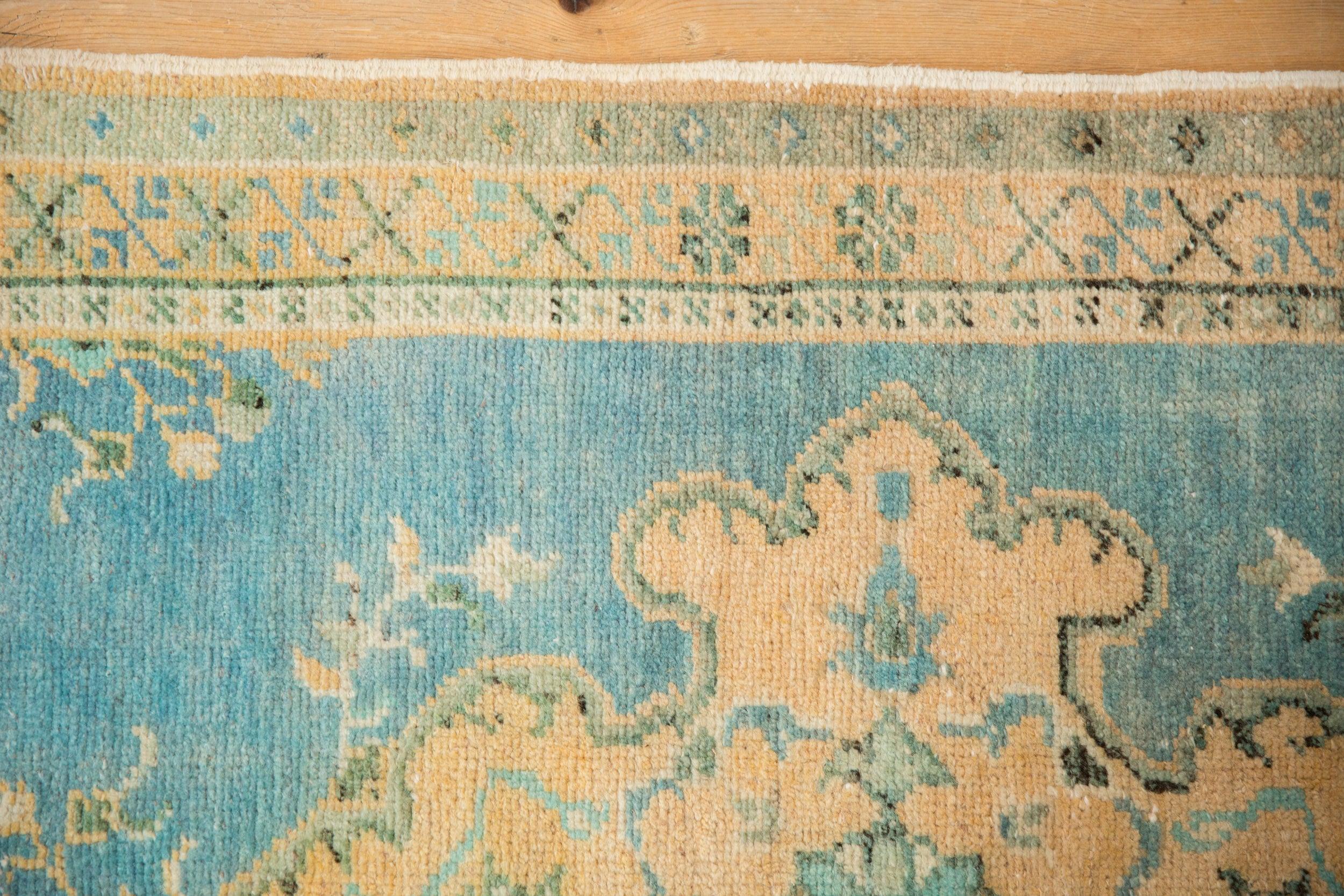 Vintage Distressed Oushak Teppich Läufer im Angebot 2