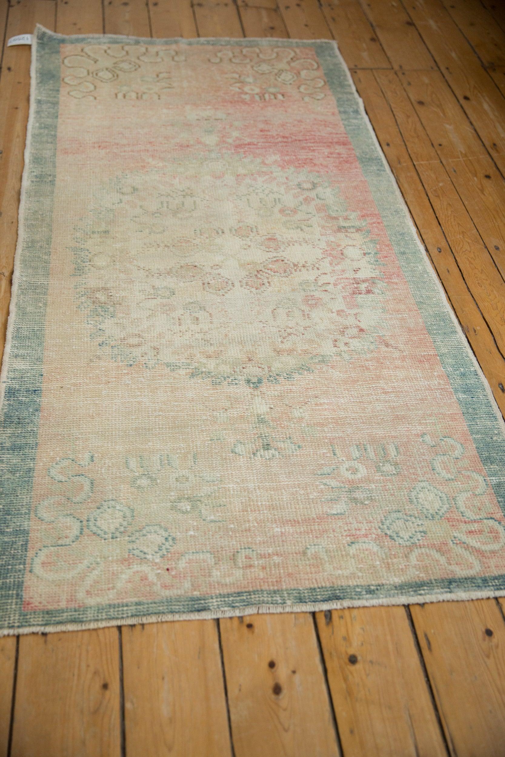 Vintage Distressed Oushak Teppich Läufer im Angebot 2