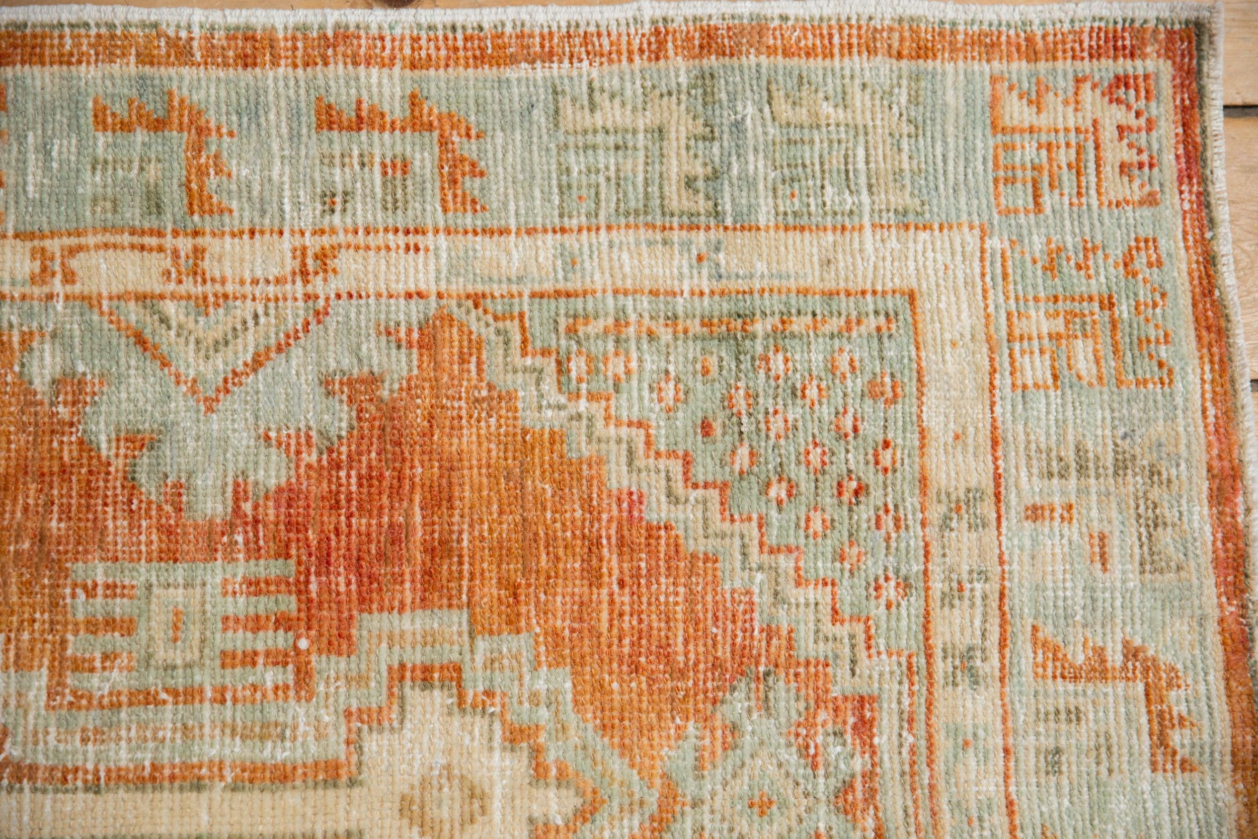 Vintage Distressed Oushak Teppich Läufer im Angebot 2