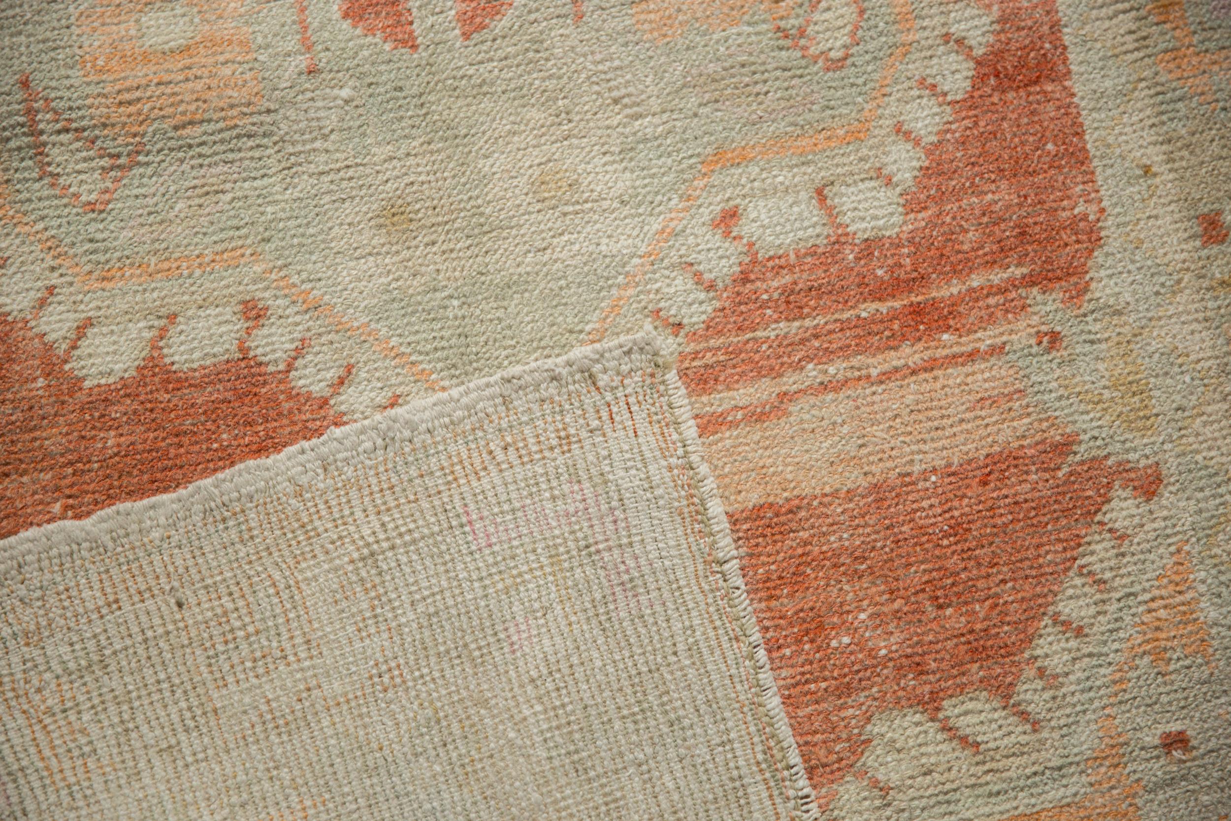 Vintage Distressed Oushak Teppich Läufer im Angebot 2
