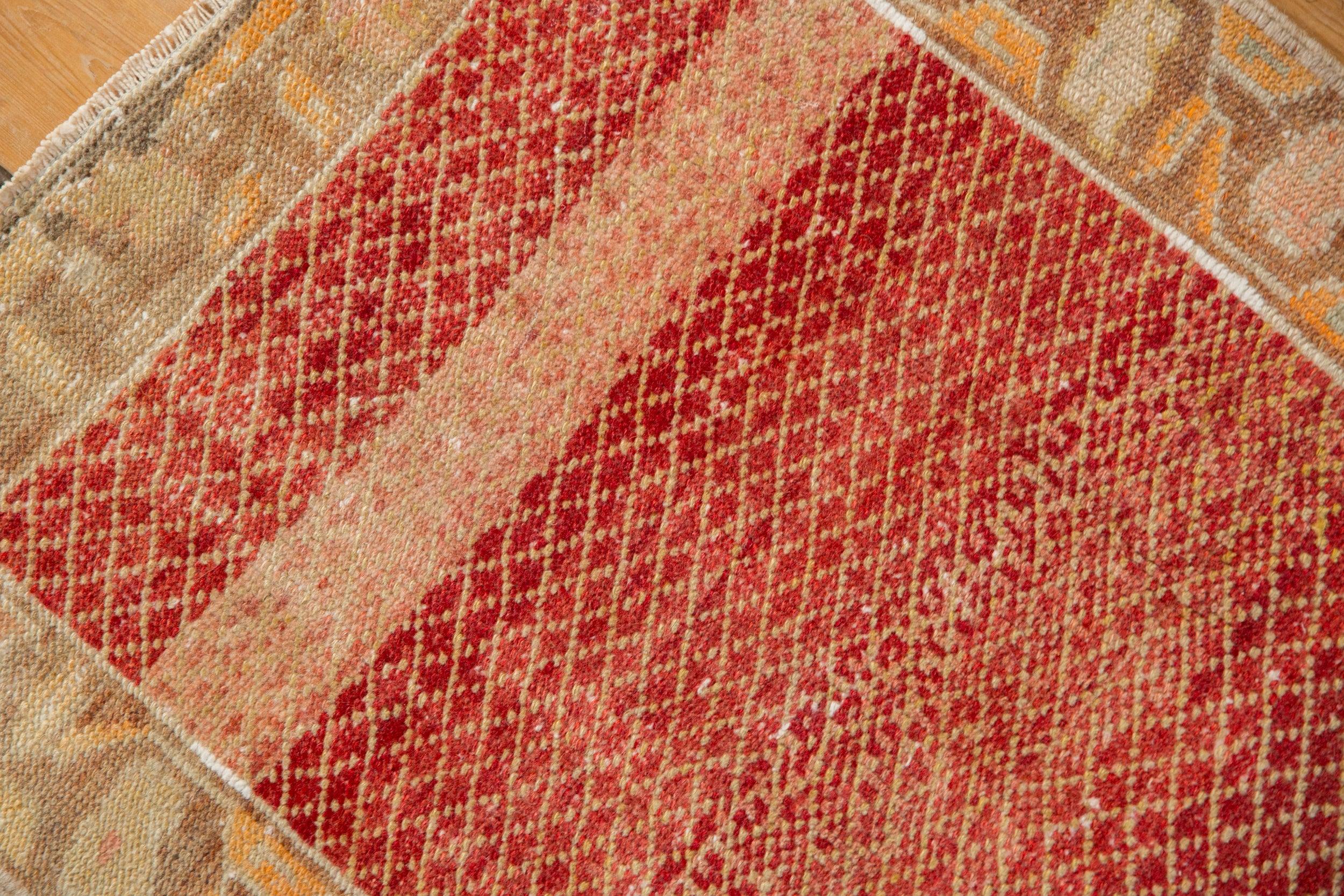 Vintage Distressed Oushak Teppich Läufer im Angebot 2