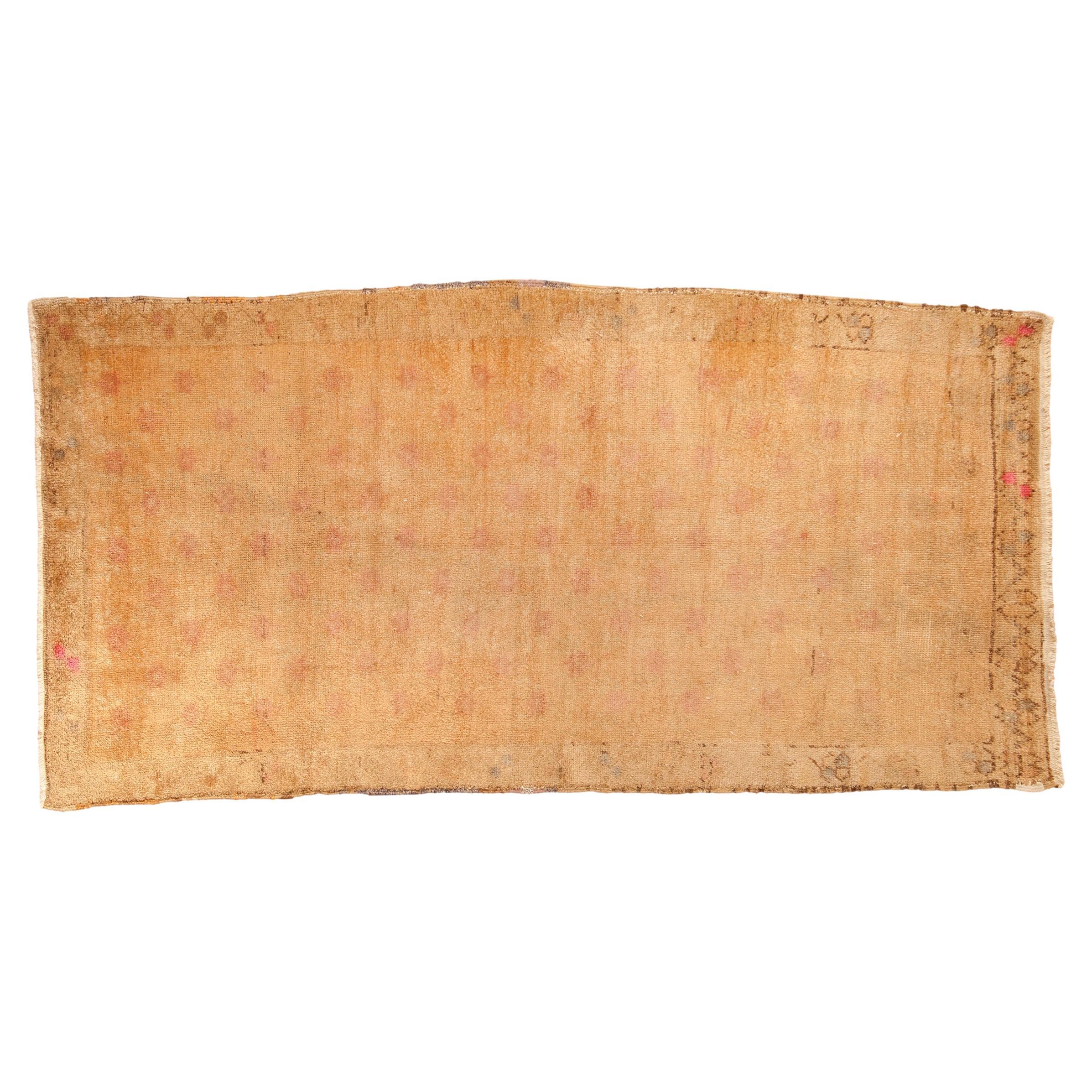Vintage Distressed Oushak Teppich Läufer im Angebot