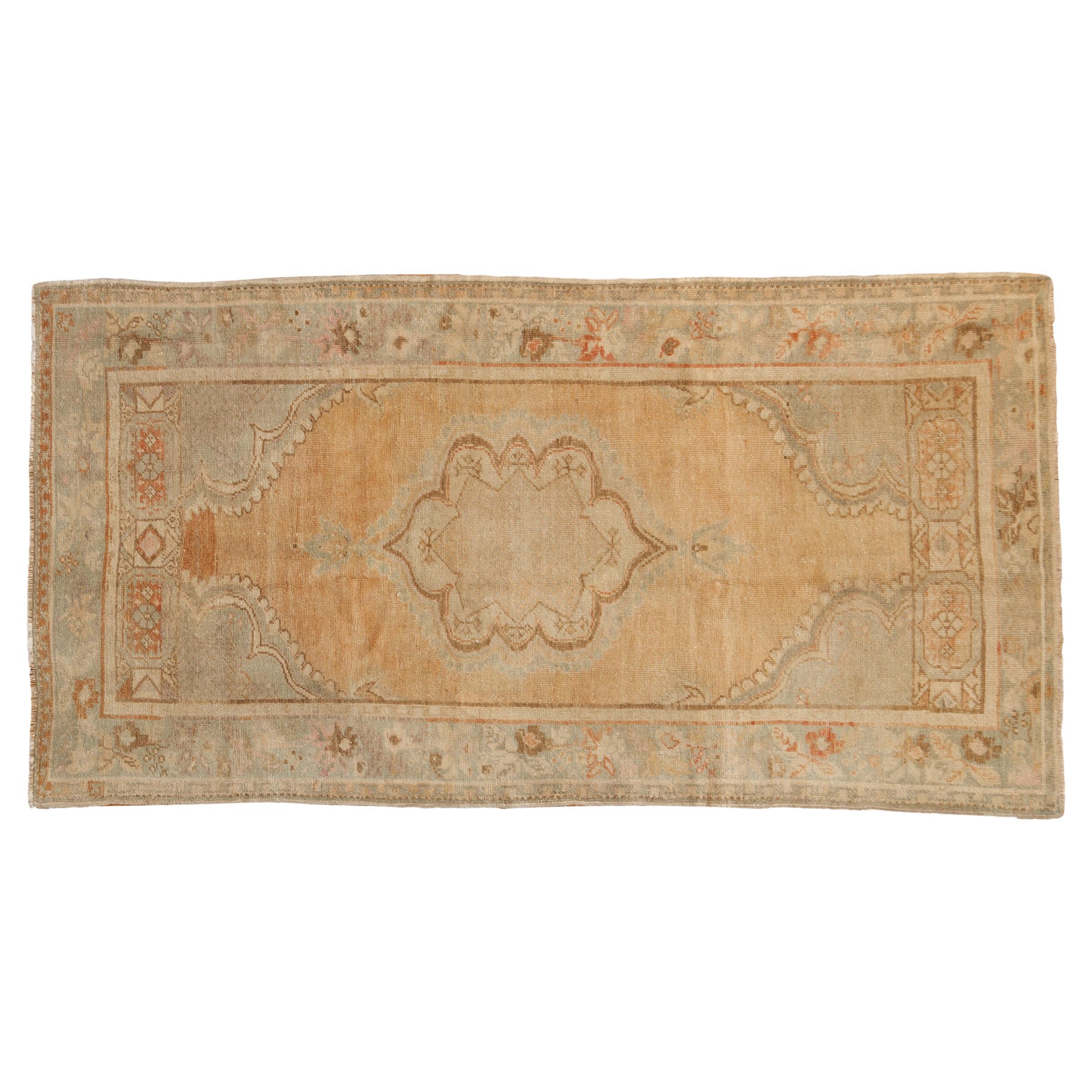Tappeto Oushak Vintage Distressed Runner in vendita