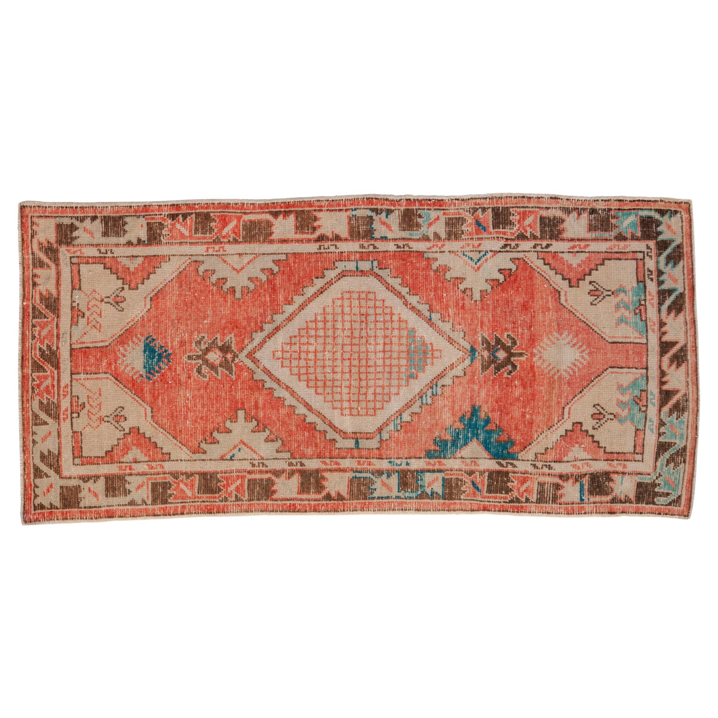 Tappeto Oushak Vintage Distressed Runner in vendita