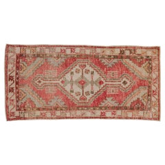 Vintage Distressed Oushak Teppich Läufer