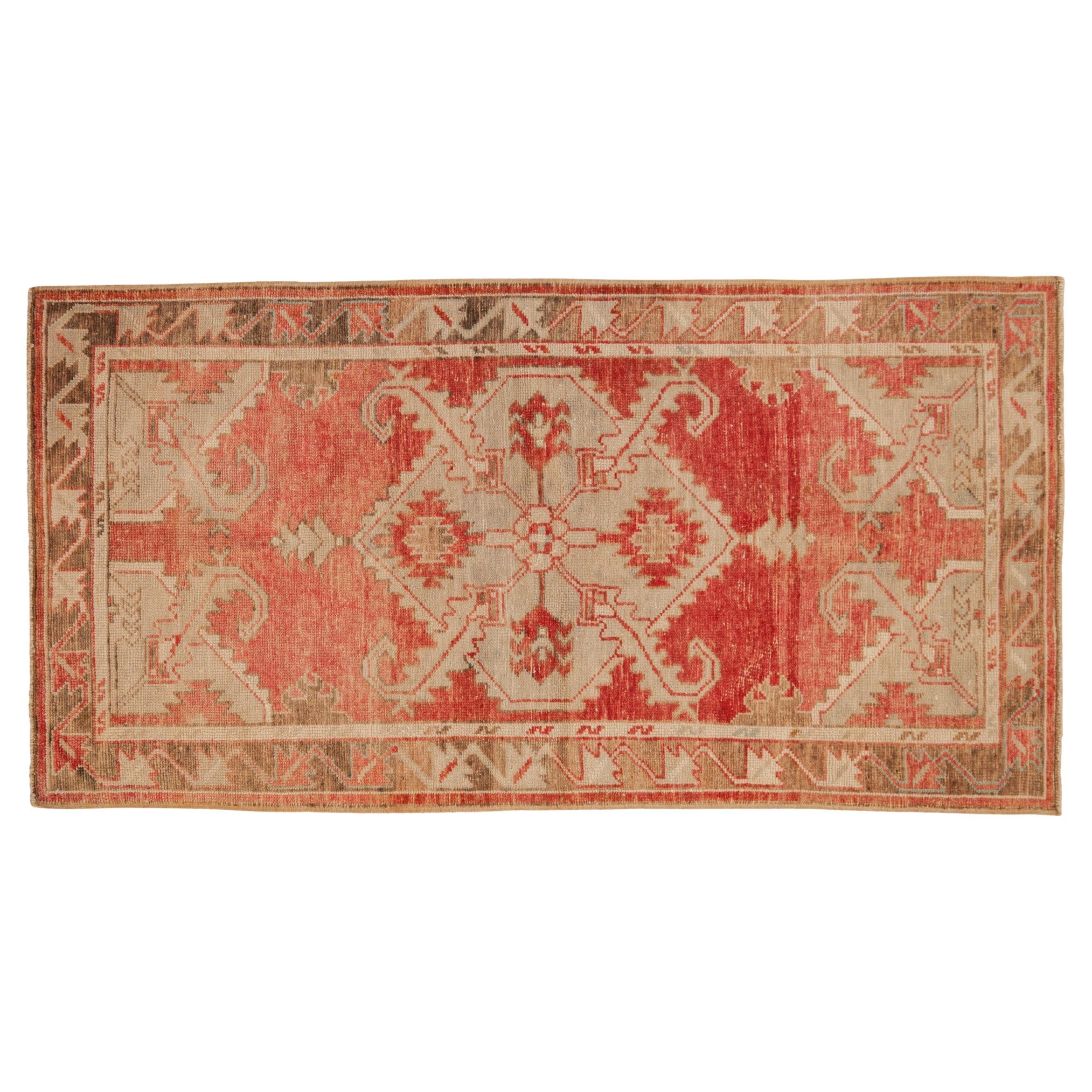 Vintage Distressed Oushak Teppich Läufer