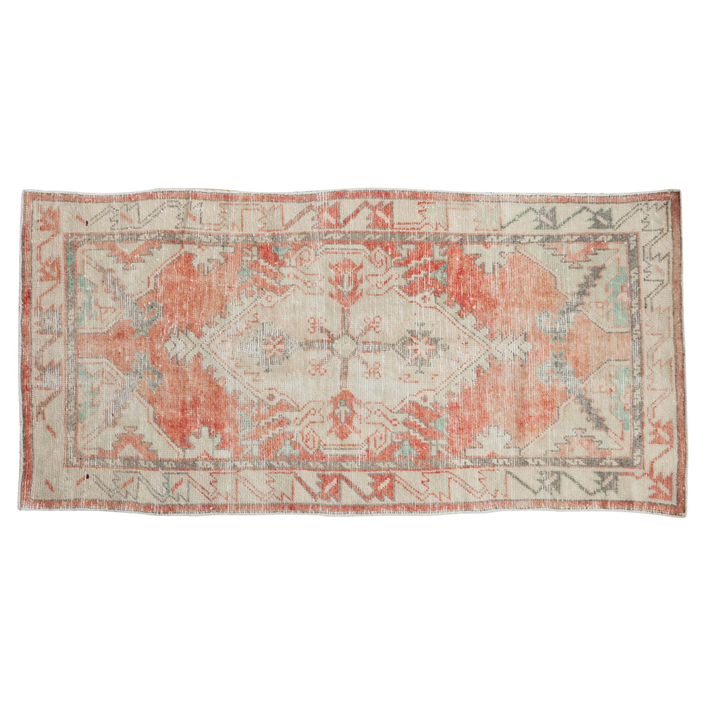 Vintage Distressed Oushak Teppich Läufer