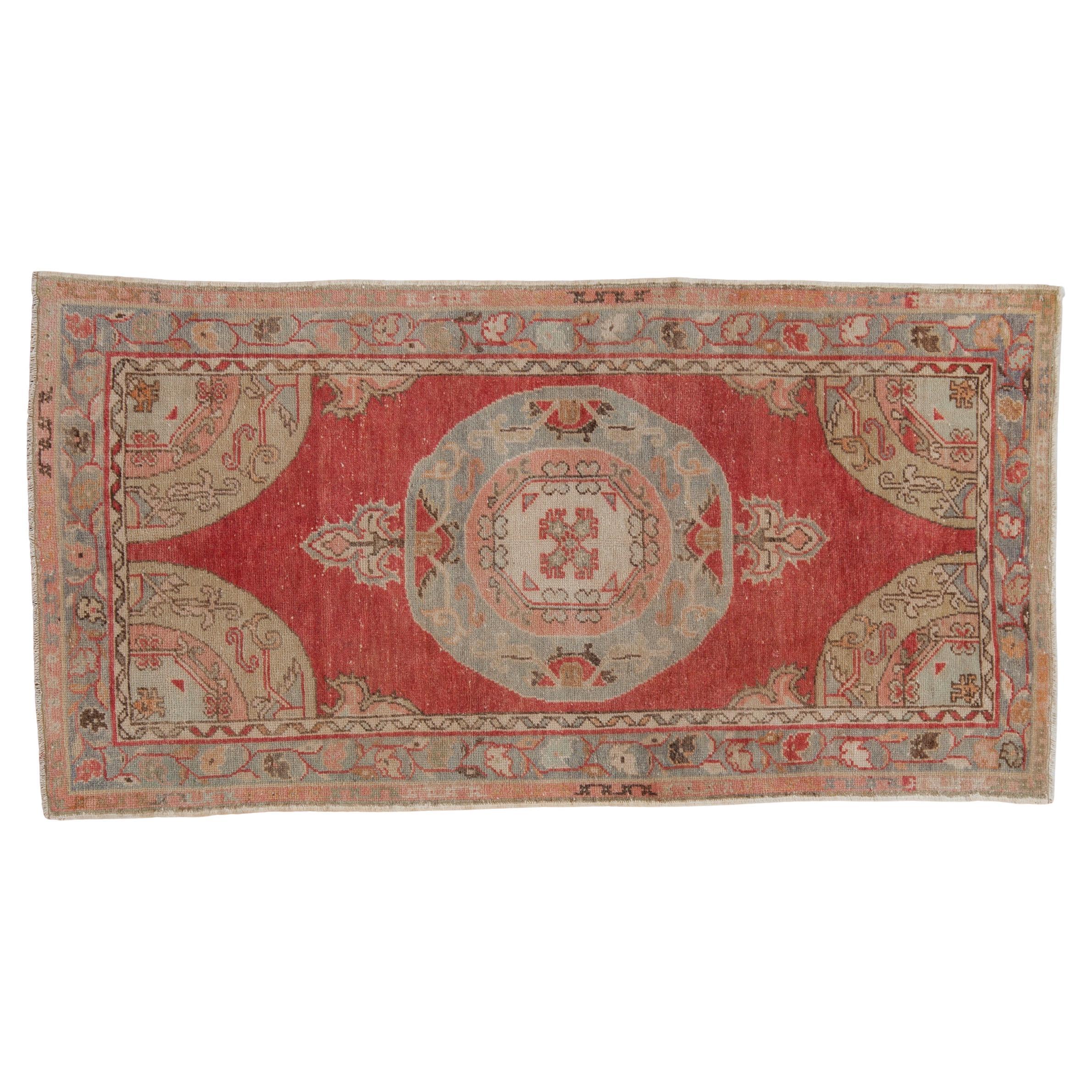 Tappeto Oushak Vintage Distressed Runner in vendita